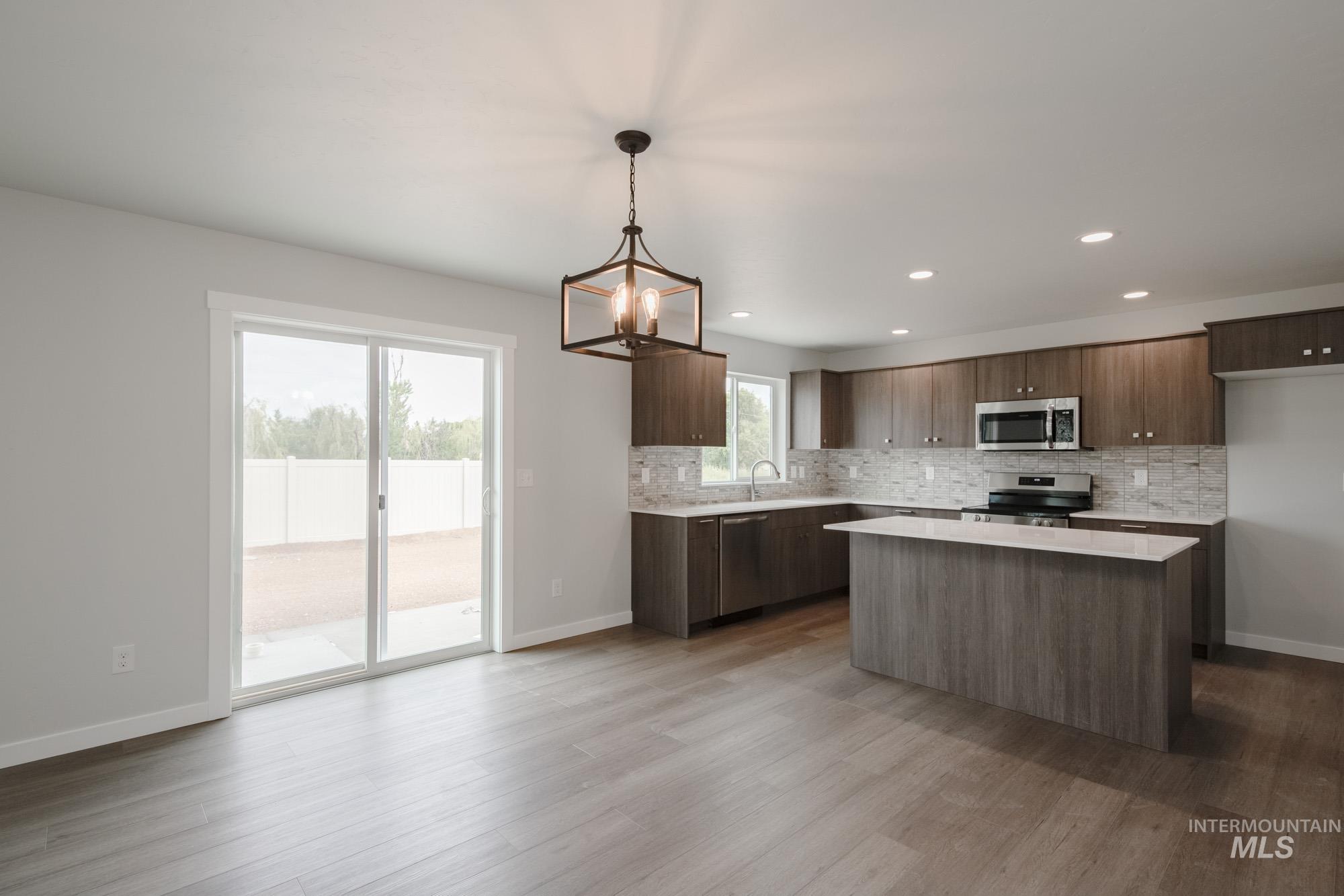 986 W Cub River Dr, Meridian, Idaho 83642, 4 Bedrooms, 2.5 Bathrooms, Residential For Sale, Price $489,990,MLS 98957775