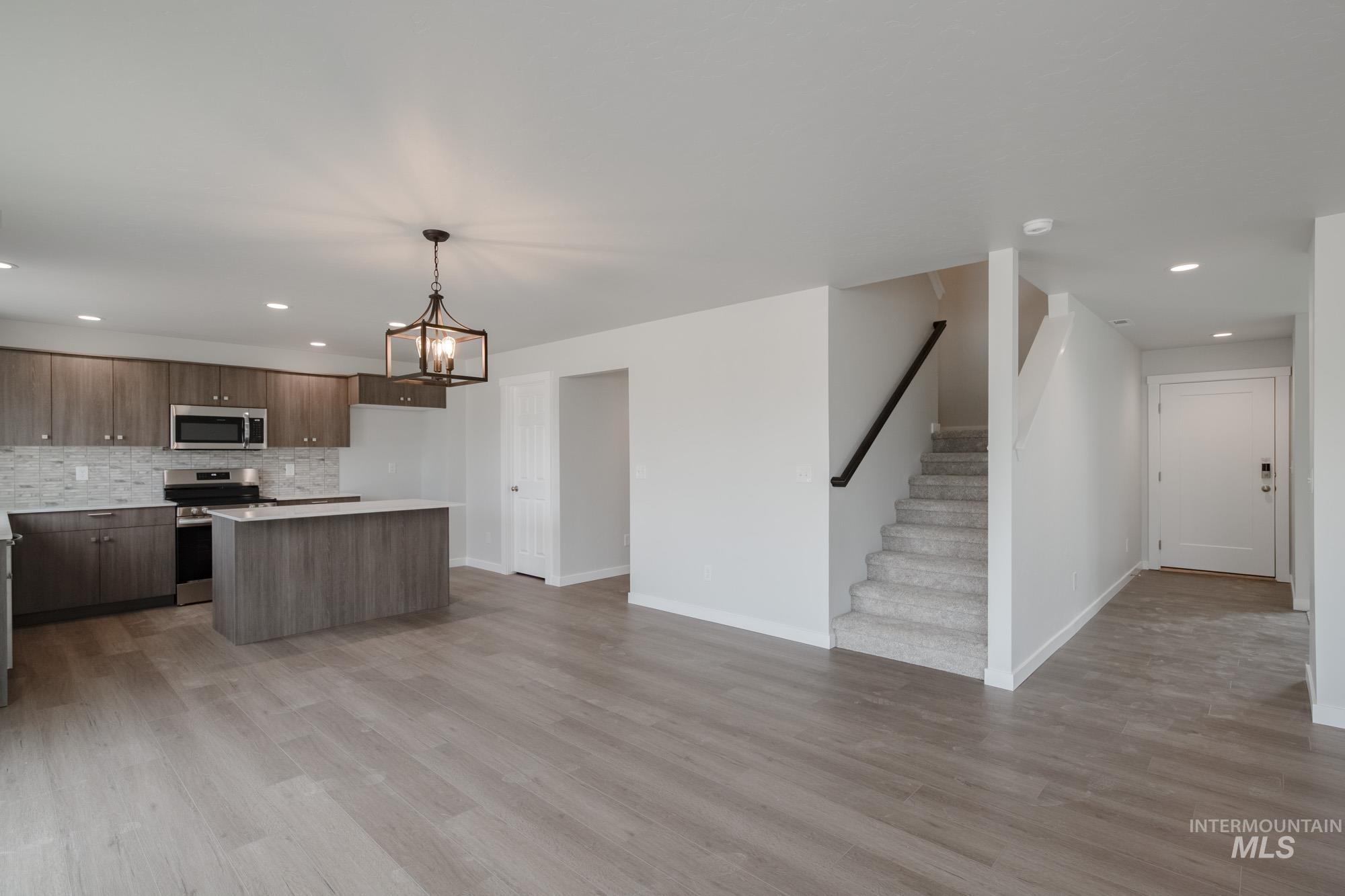 986 W Cub River Dr, Meridian, Idaho 83642, 4 Bedrooms, 2.5 Bathrooms, Residential For Sale, Price $489,990,MLS 98957775