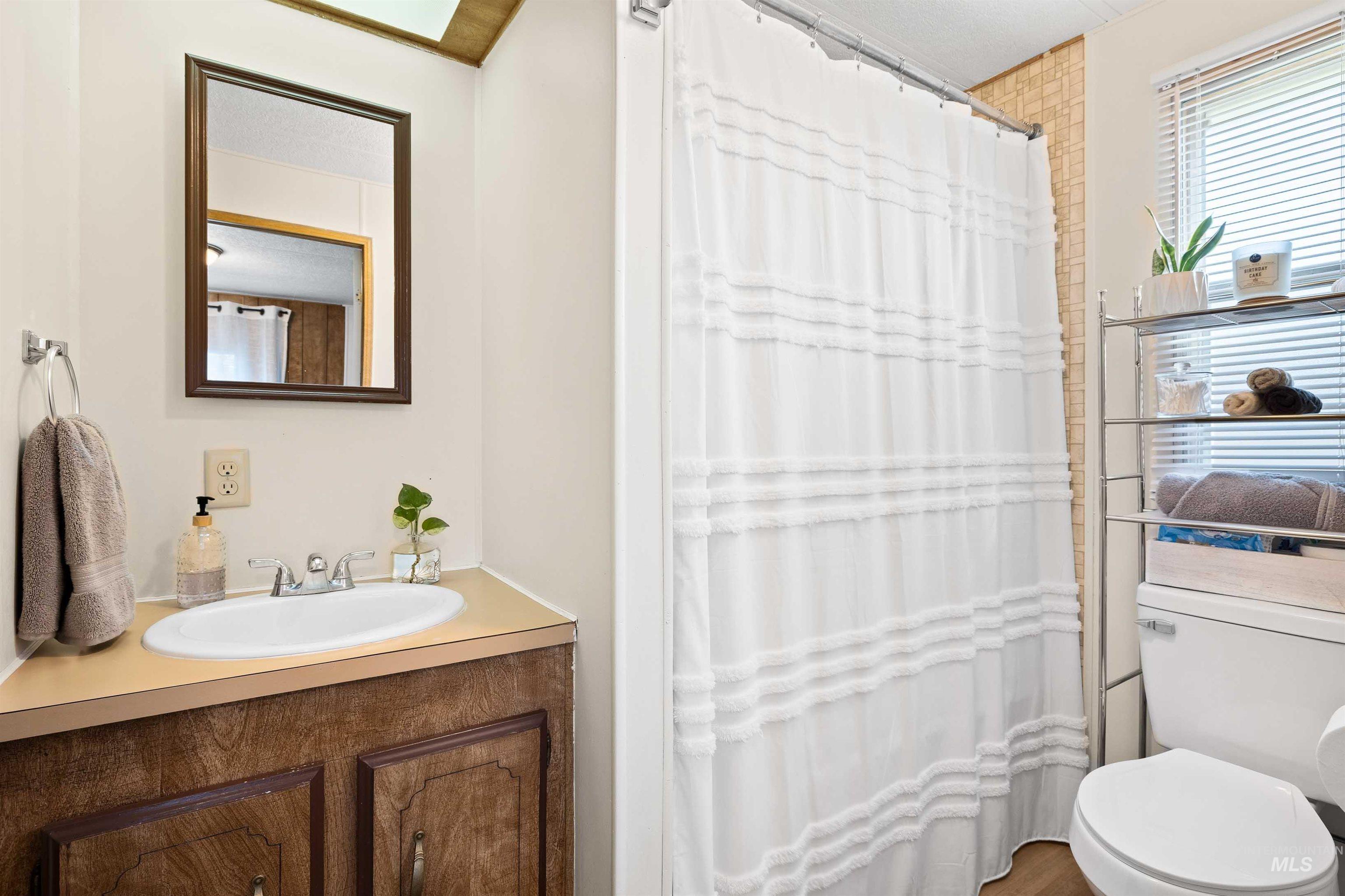 198 South Hills Rd #115, Twin Falls, Idaho 83301, 3 Bedrooms, 2 Bathrooms, Residential For Sale, Price $85,900,MLS 98957793