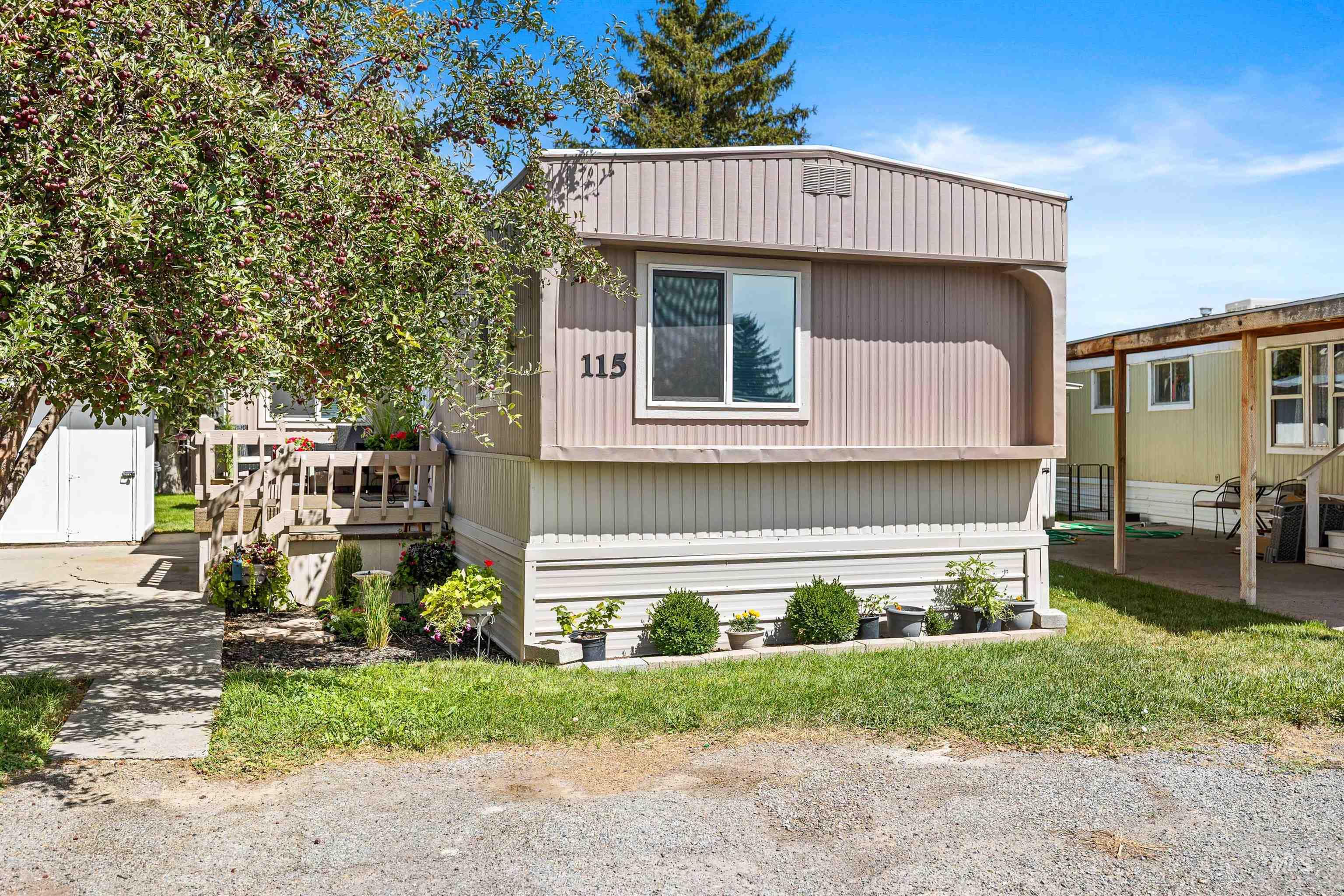 198 South Hills Rd #115, Twin Falls, Idaho 83301, 3 Bedrooms, 2 Bathrooms, Residential For Sale, Price $85,900,MLS 98957793