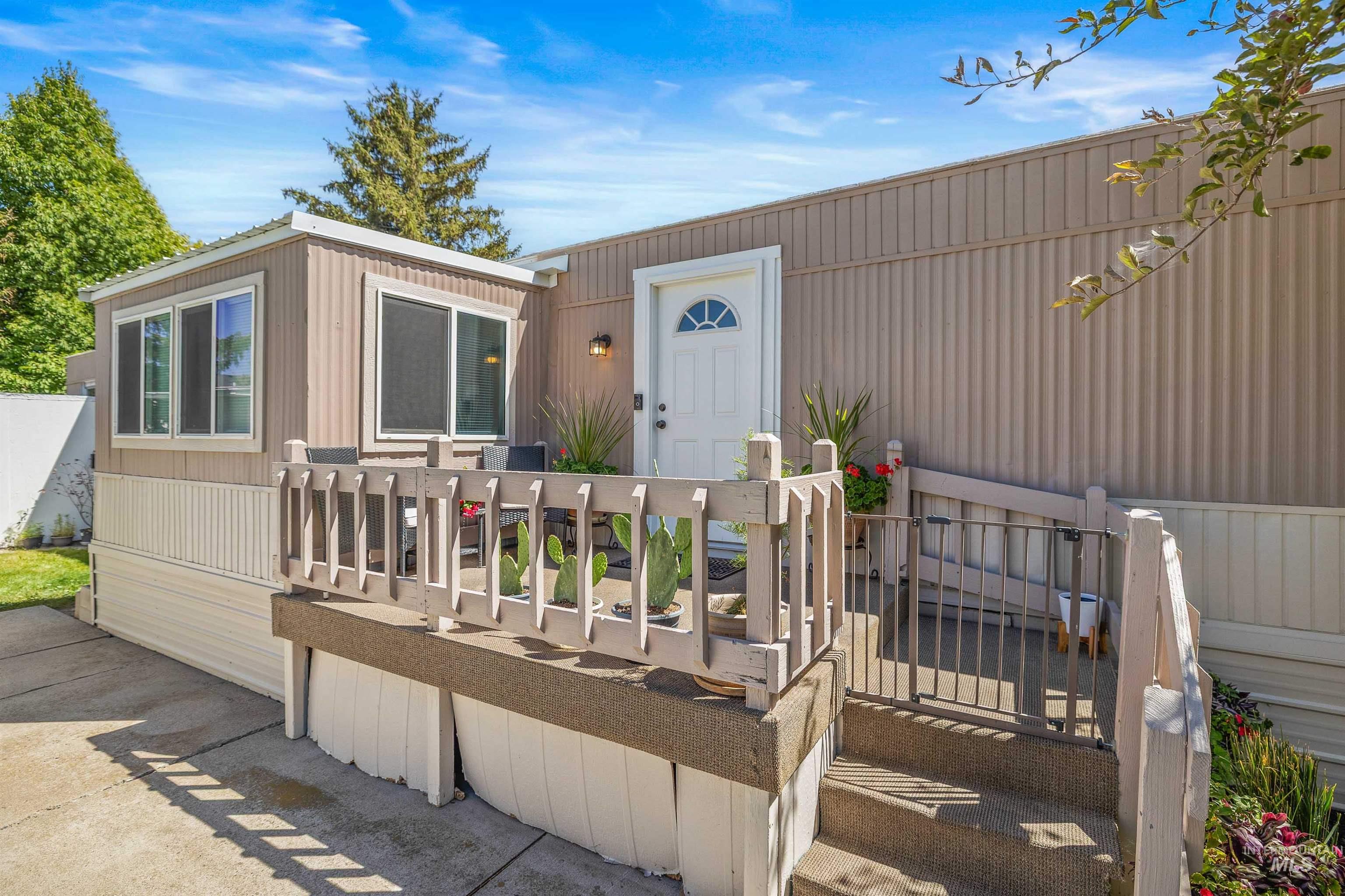 198 South Hills Rd #115, Twin Falls, Idaho 83301, 3 Bedrooms, 2 Bathrooms, Residential For Sale, Price $85,900,MLS 98957793