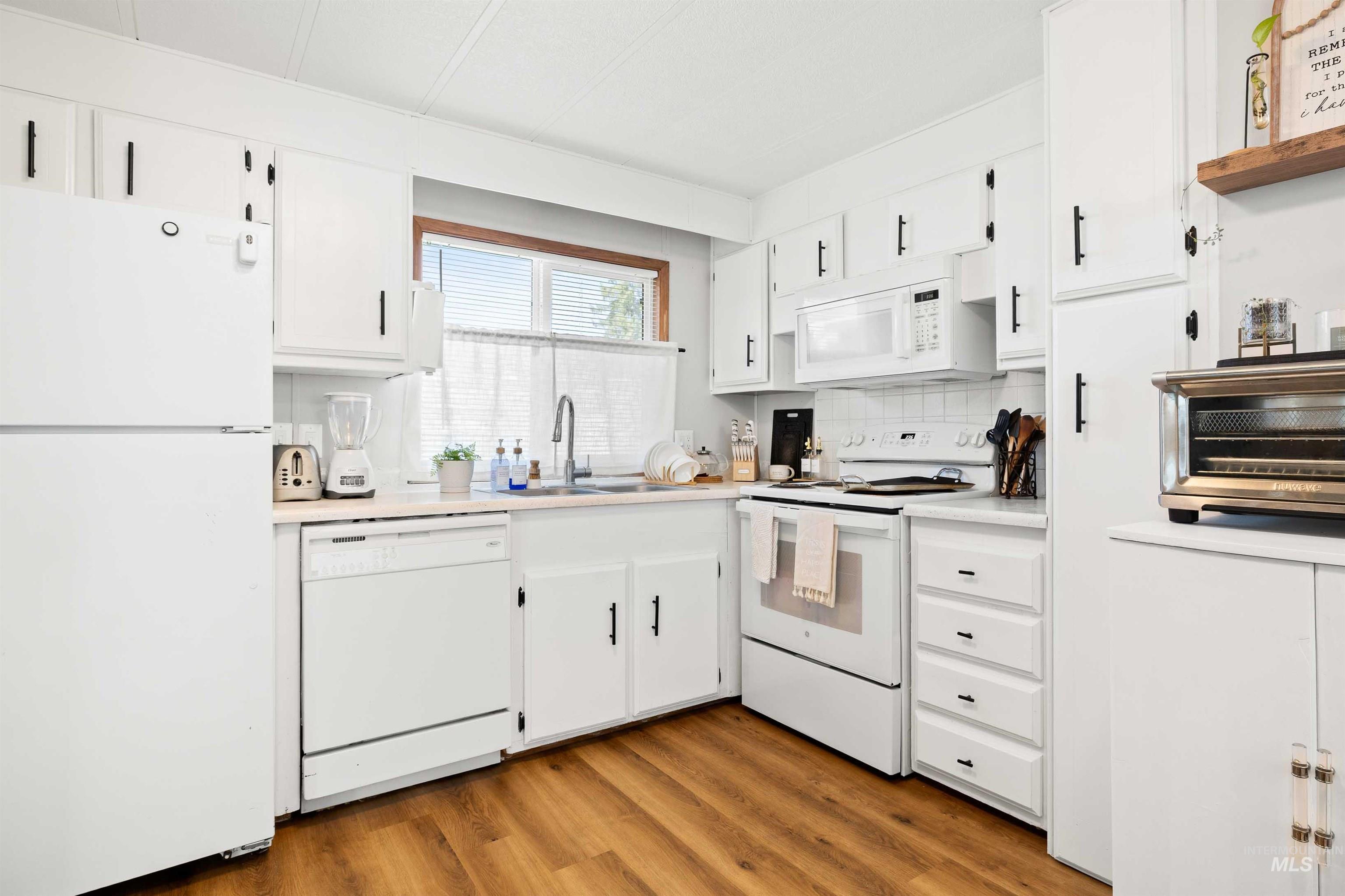 198 South Hills Rd #115, Twin Falls, Idaho 83301, 3 Bedrooms, 2 Bathrooms, Residential For Sale, Price $85,900,MLS 98957793