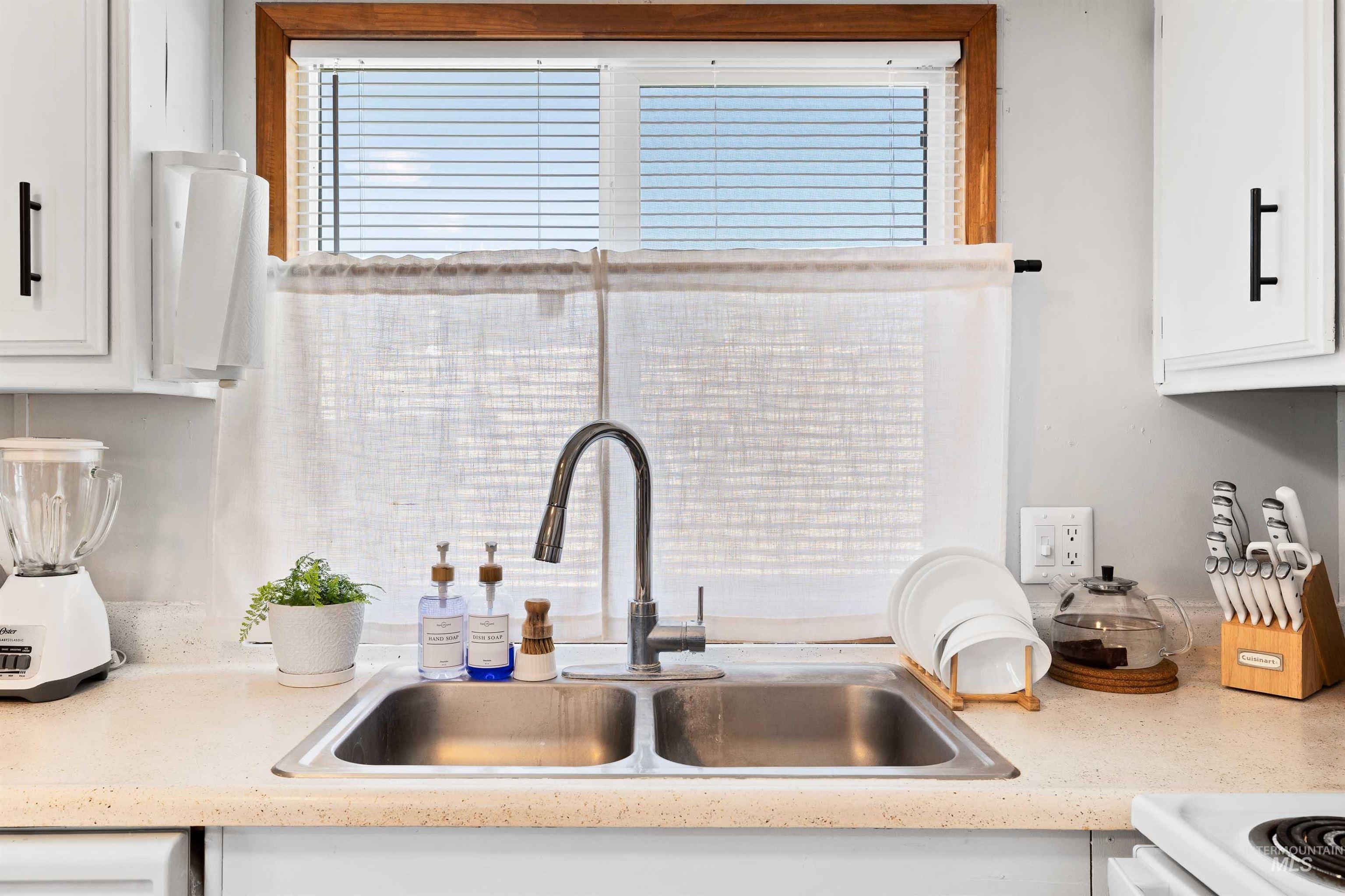 198 South Hills Rd #115, Twin Falls, Idaho 83301, 3 Bedrooms, 2 Bathrooms, Residential For Sale, Price $85,900,MLS 98957793