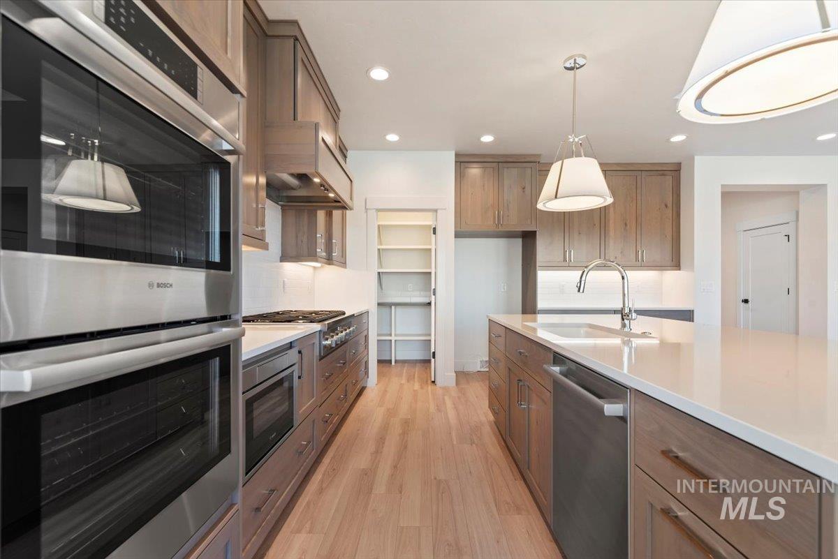 1122 W Tida, Meridian, Idaho 83646, 3 Bedrooms, 2 Bathrooms, Residential For Sale, Price $737,519,MLS 98957799