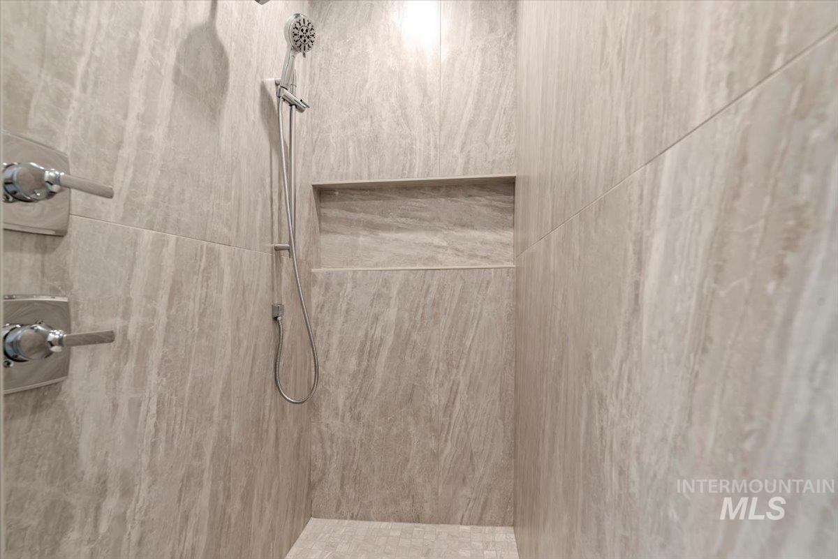 1122 W Tida, Meridian, Idaho 83646, 3 Bedrooms, 2 Bathrooms, Residential For Sale, Price $737,519,MLS 98957799