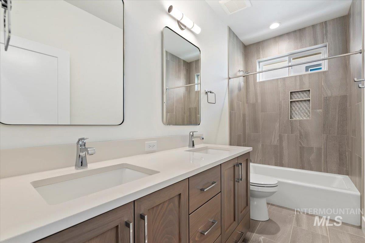 1122 W Tida, Meridian, Idaho 83646, 3 Bedrooms, 2 Bathrooms, Residential For Sale, Price $737,519,MLS 98957799