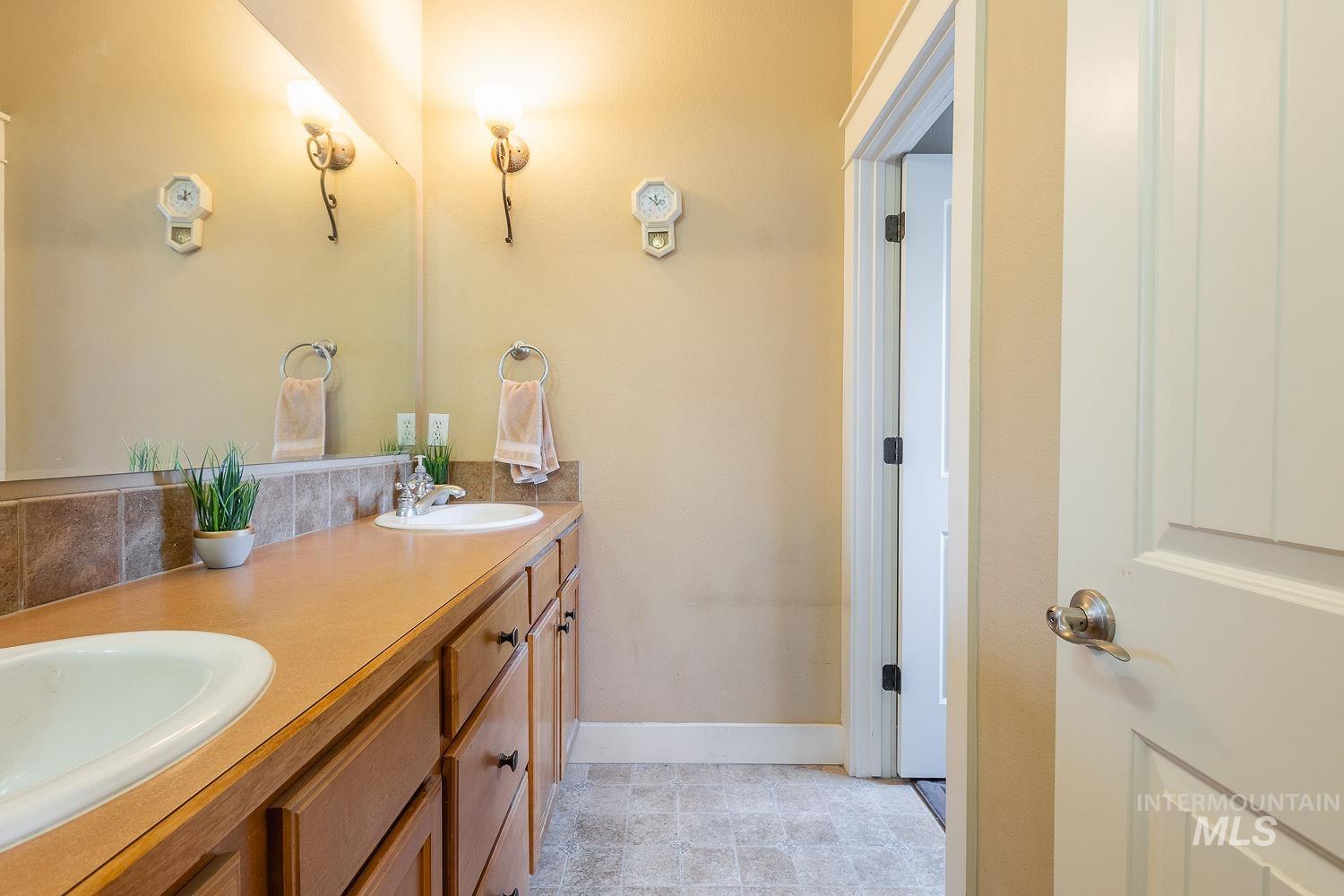 1102 N Little Camas Ave, Star, Idaho 83669, 3 Bedrooms, 2 Bathrooms, Residential For Sale, Price $455,000,MLS 98957802