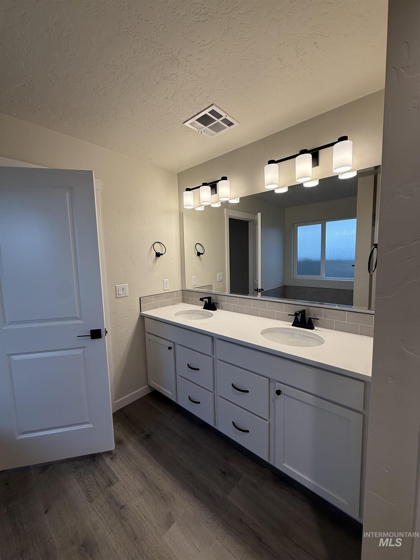 17187 N Sancho Way, Nampa, Idaho 83687, 3 Bedrooms, 2 Bathrooms, Residential For Sale, Price $479,974,MLS 98957836