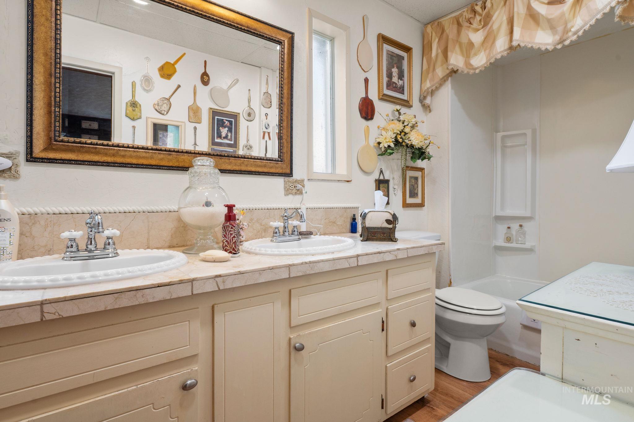 1233 8th Street, Clarkston, Washington 99403, 3 Bedrooms, 2 Bathrooms, Residential For Sale, Price $325,000,MLS 98957861