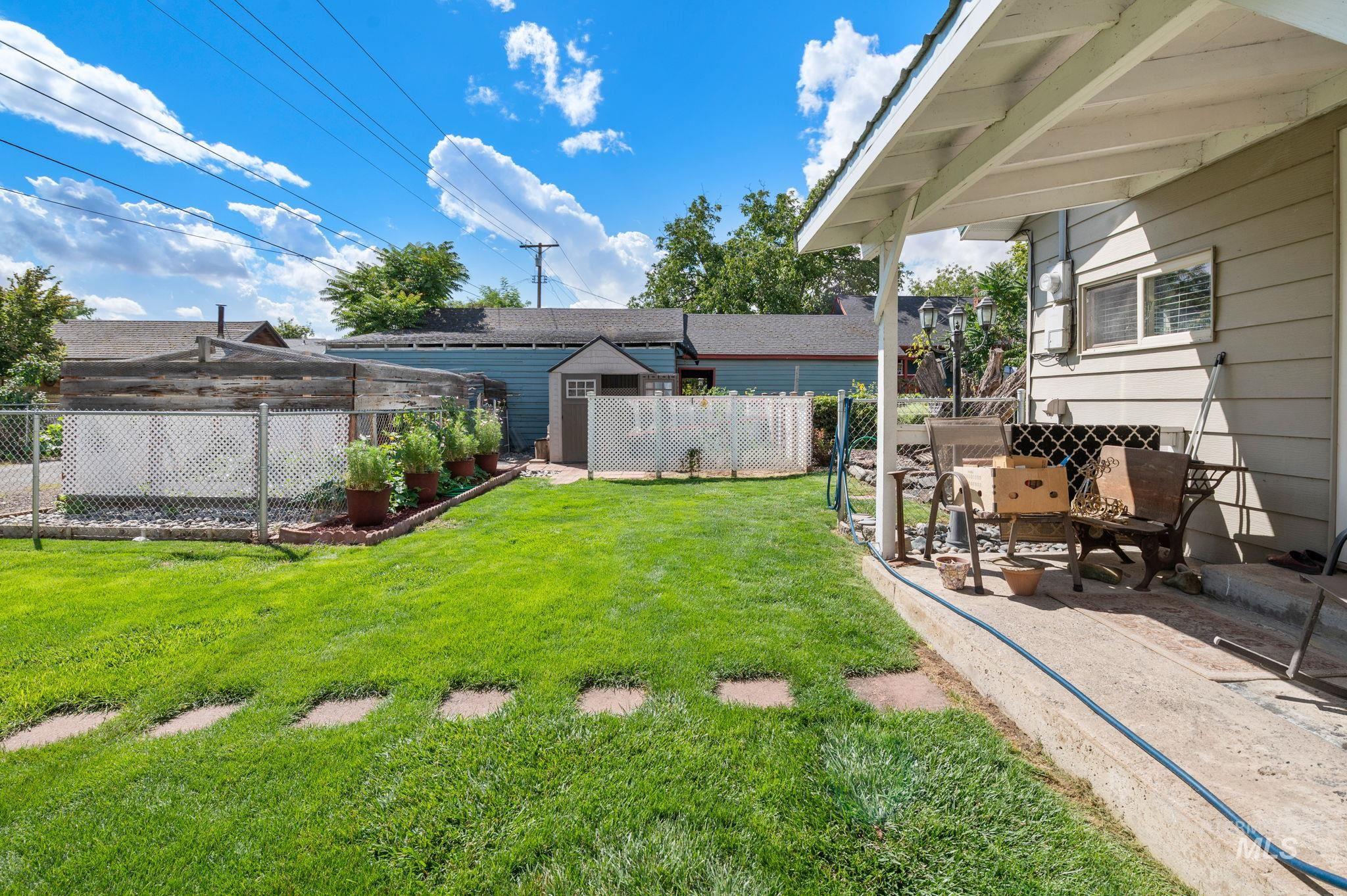 1233 8th Street, Clarkston, Washington 99403, 3 Bedrooms, 2 Bathrooms, Residential For Sale, Price $325,000,MLS 98957861