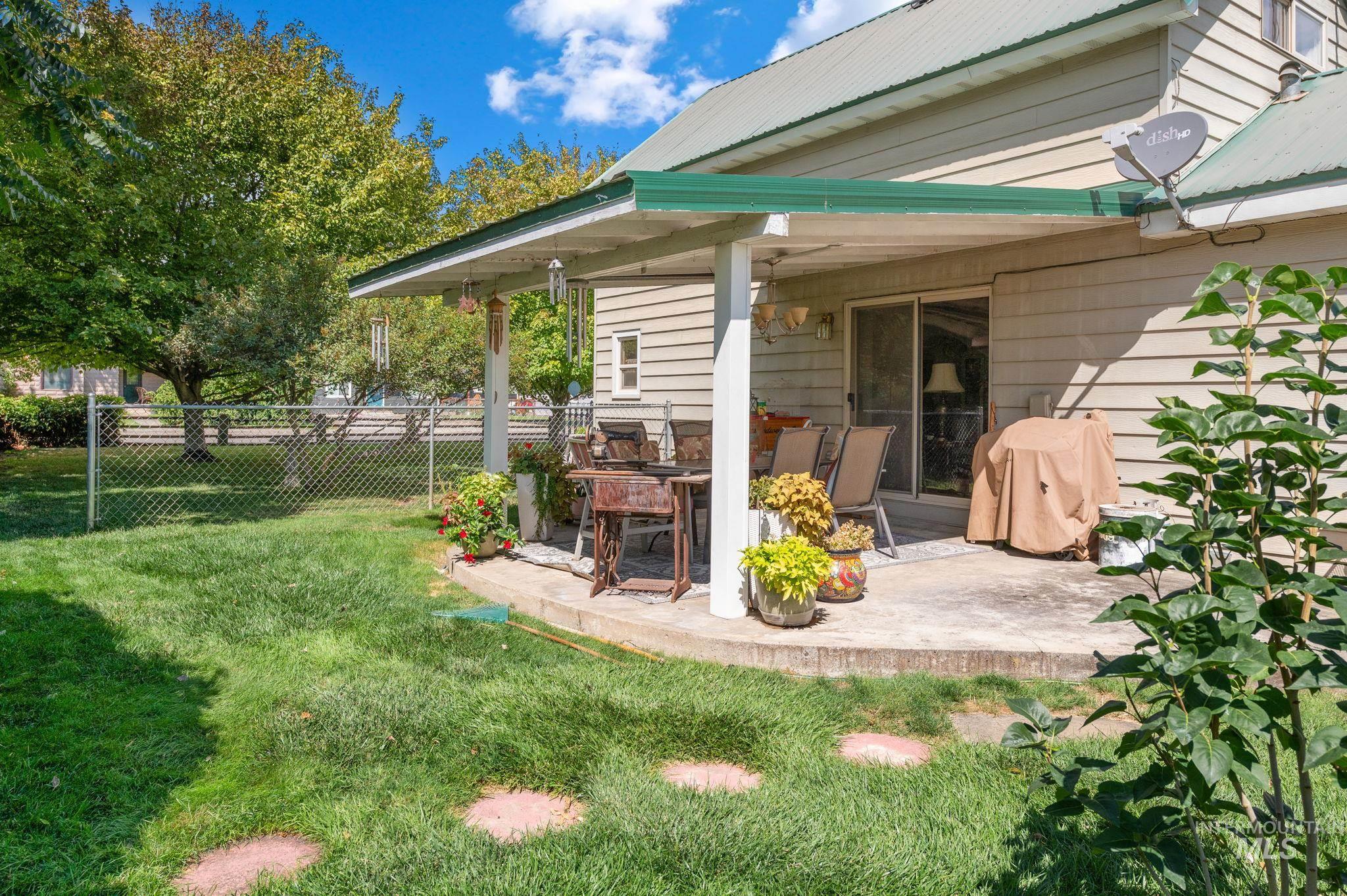 1233 8th Street, Clarkston, Washington 99403, 3 Bedrooms, 2 Bathrooms, Residential For Sale, Price $325,000,MLS 98957861