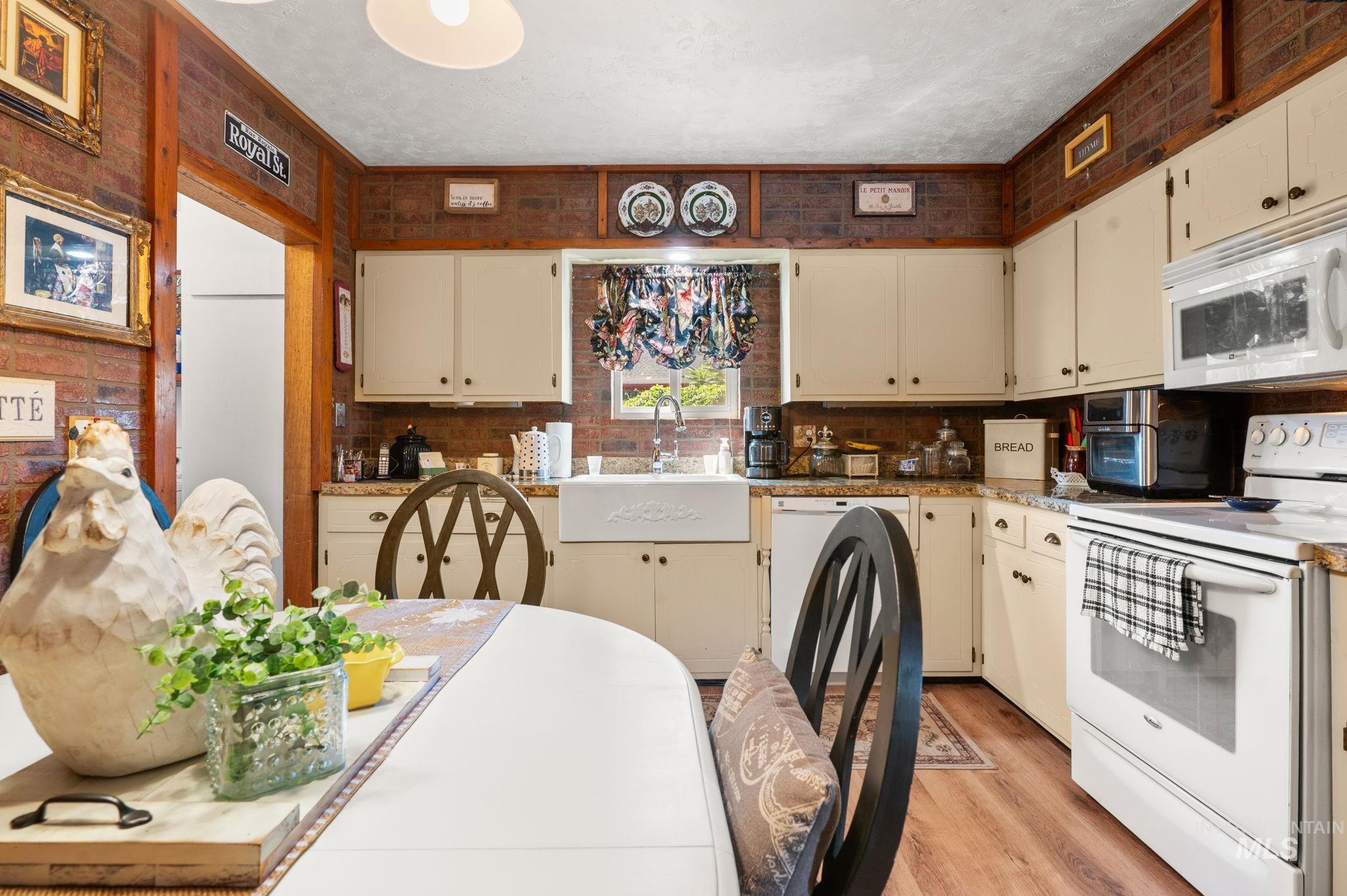 1233 8th Street, Clarkston, Washington 99403, 3 Bedrooms, 2 Bathrooms, Residential For Sale, Price $325,000,MLS 98957861