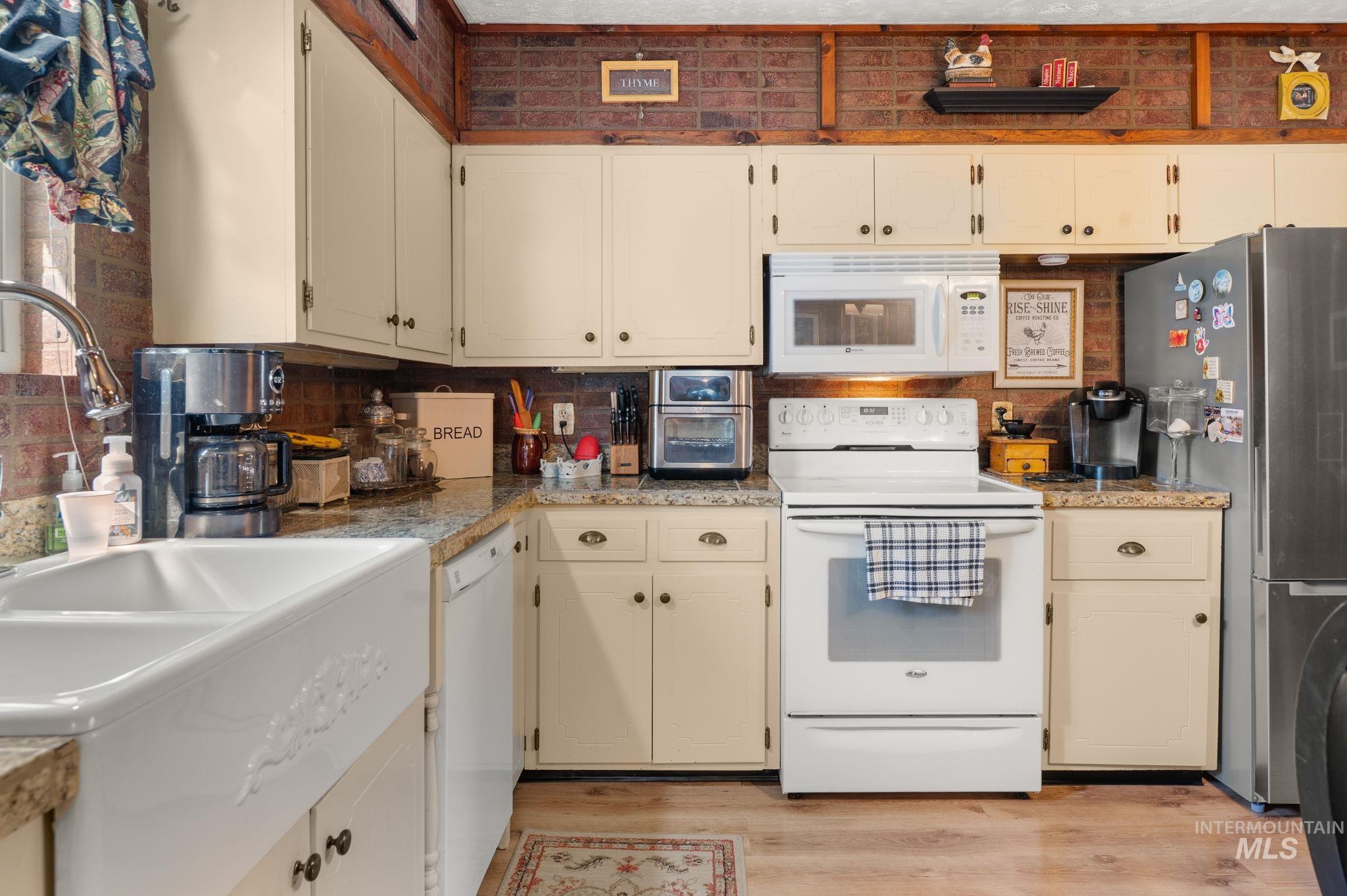 1233 8th Street, Clarkston, Washington 99403, 3 Bedrooms, 2 Bathrooms, Residential For Sale, Price $325,000,MLS 98957861