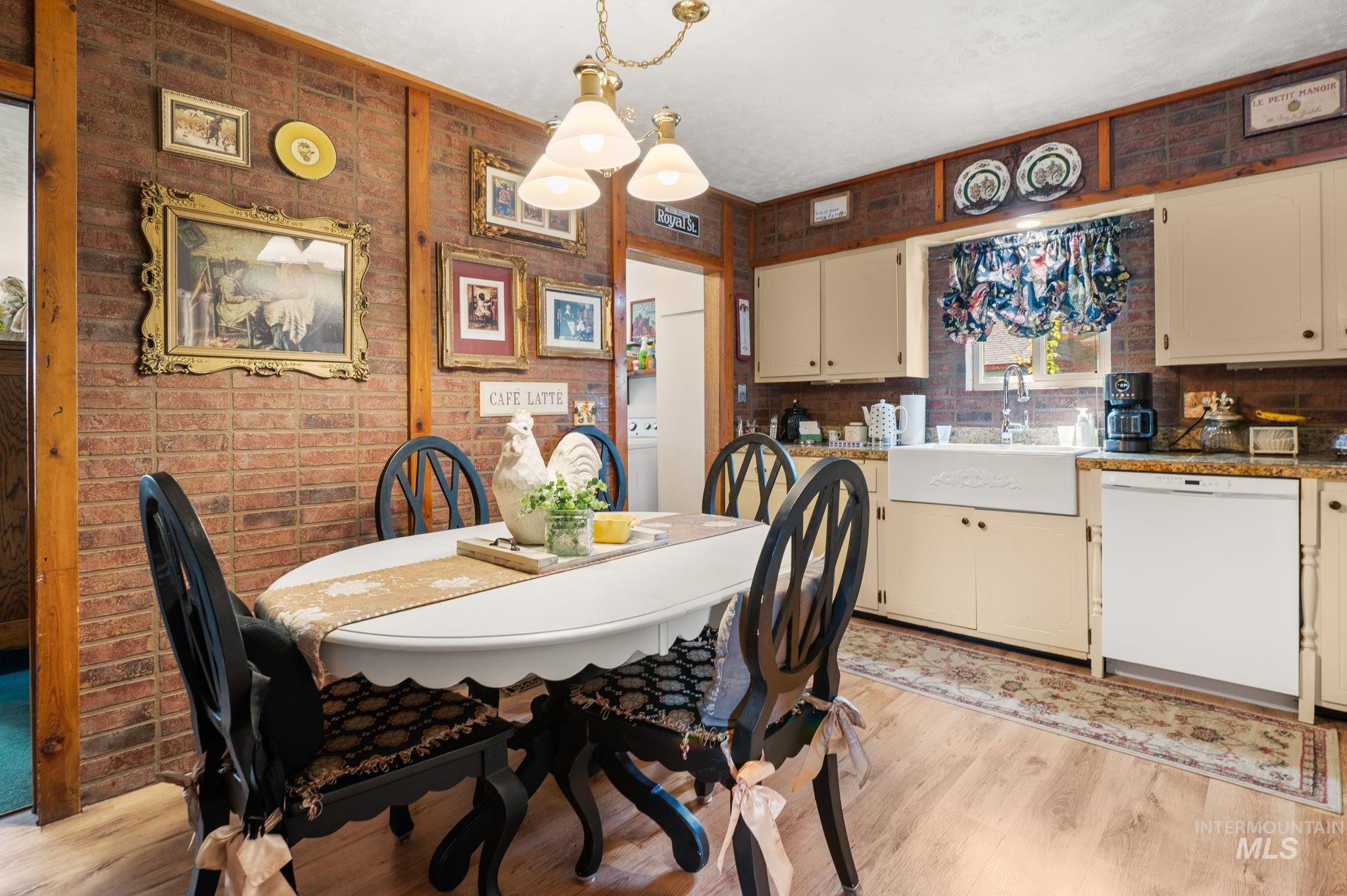 1233 8th Street, Clarkston, Washington 99403, 3 Bedrooms, 2 Bathrooms, Residential For Sale, Price $325,000,MLS 98957861