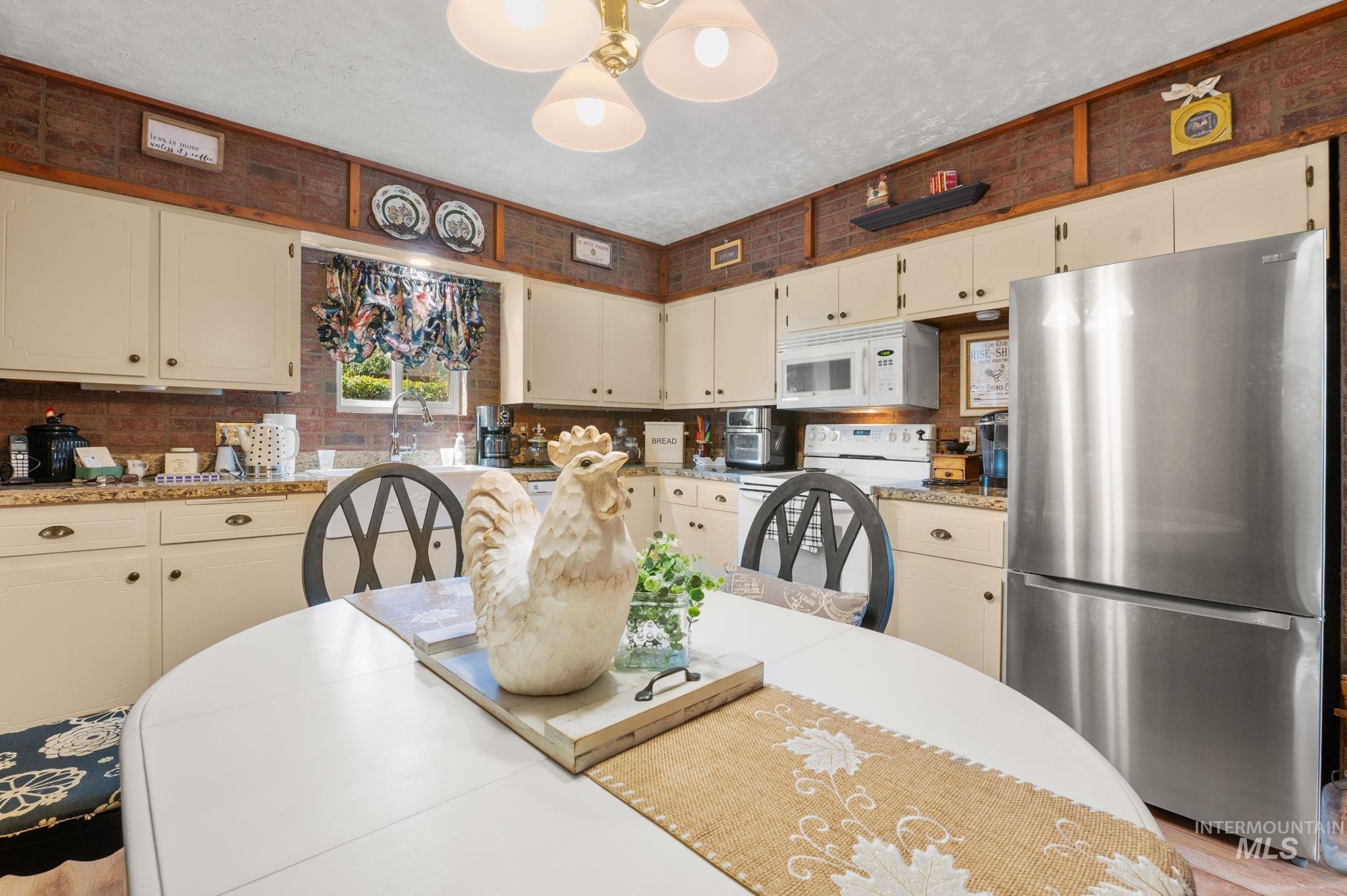 1233 8th Street, Clarkston, Washington 99403, 3 Bedrooms, 2 Bathrooms, Residential For Sale, Price $325,000,MLS 98957861