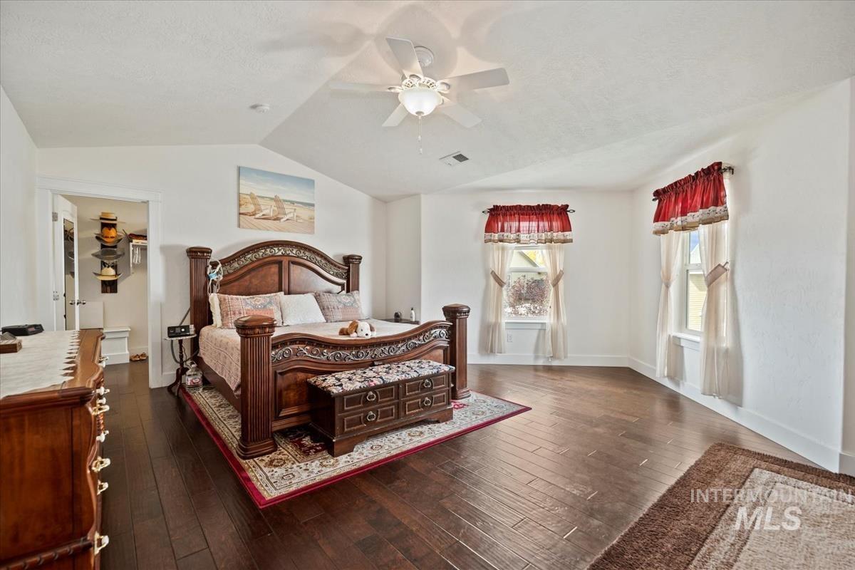 1406 W Crystal Falls Ave, Nampa, Idaho 83651, 4 Bedrooms, 3 Bathrooms, Residential For Sale, Price $694,999,MLS 98957866