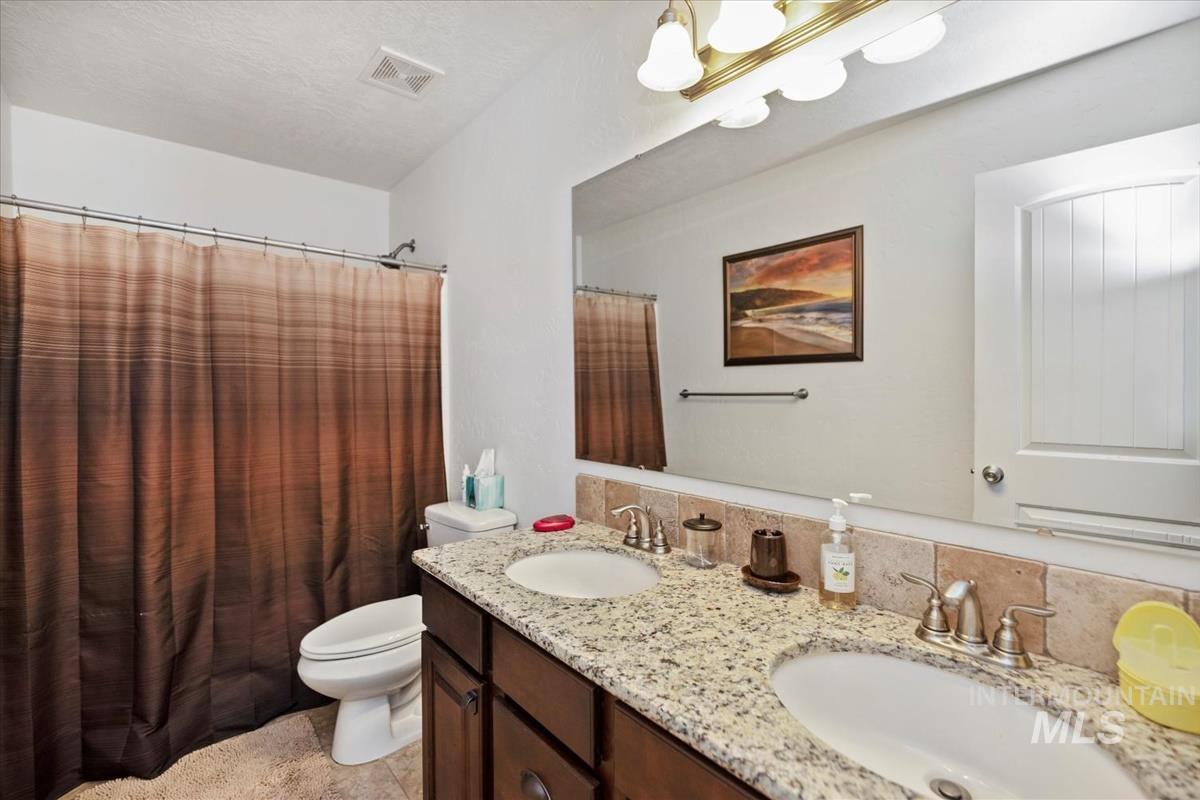 1406 W Crystal Falls Ave, Nampa, Idaho 83651, 4 Bedrooms, 3 Bathrooms, Residential For Sale, Price $694,999,MLS 98957866