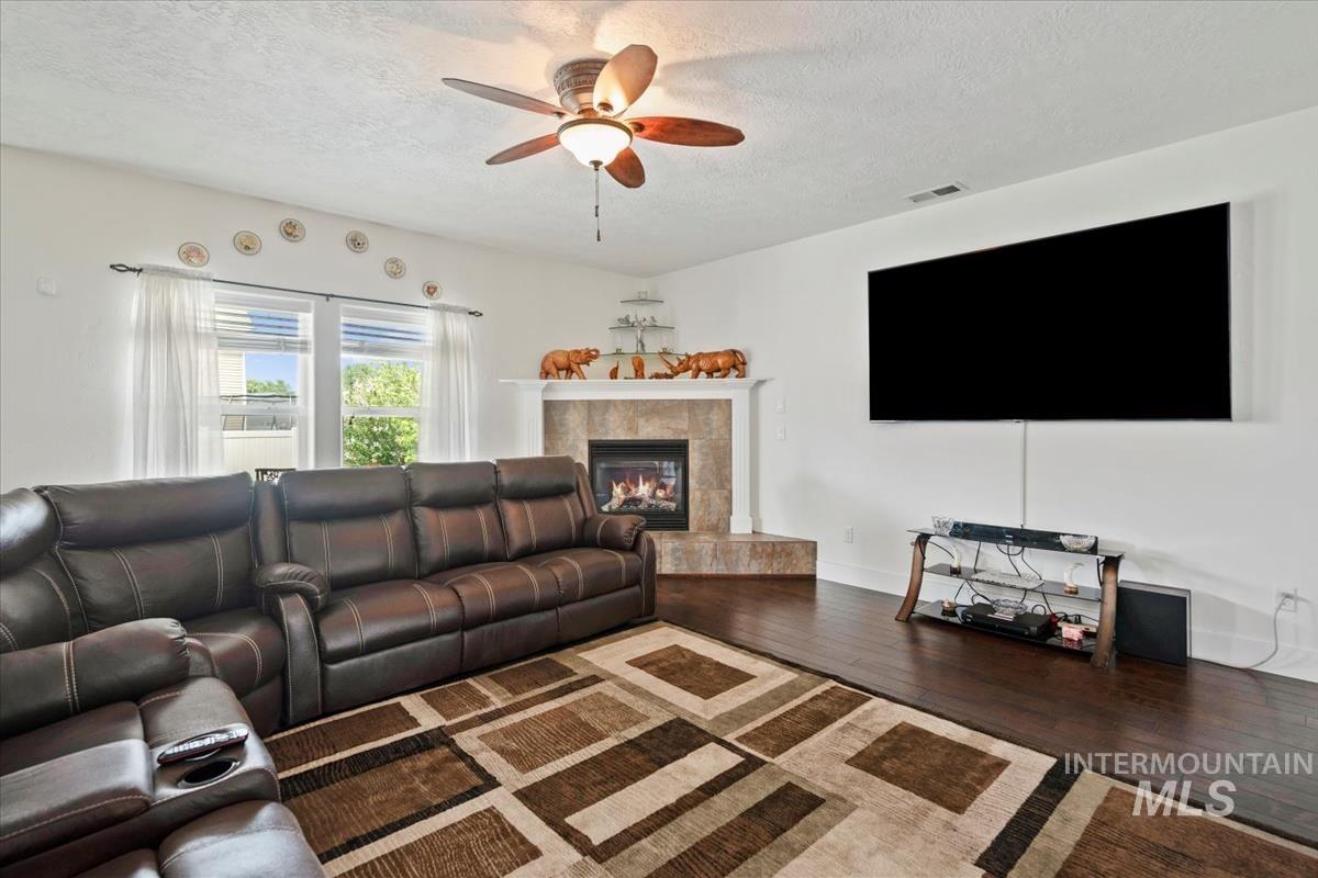 1406 W Crystal Falls Ave, Nampa, Idaho 83651, 4 Bedrooms, 3 Bathrooms, Residential For Sale, Price $694,999,MLS 98957866