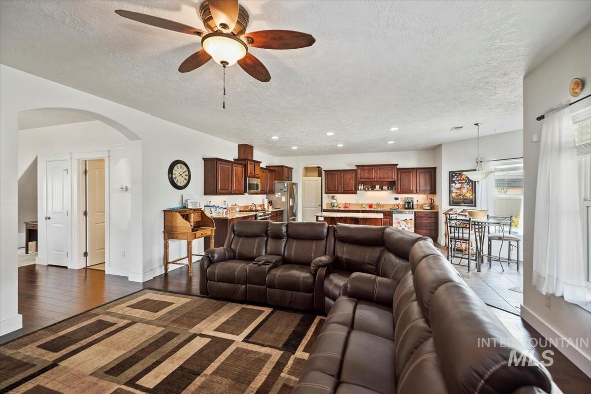 1406 W Crystal Falls Ave, Nampa, Idaho 83651, 4 Bedrooms, 3 Bathrooms, Residential For Sale, Price $694,999,MLS 98957866