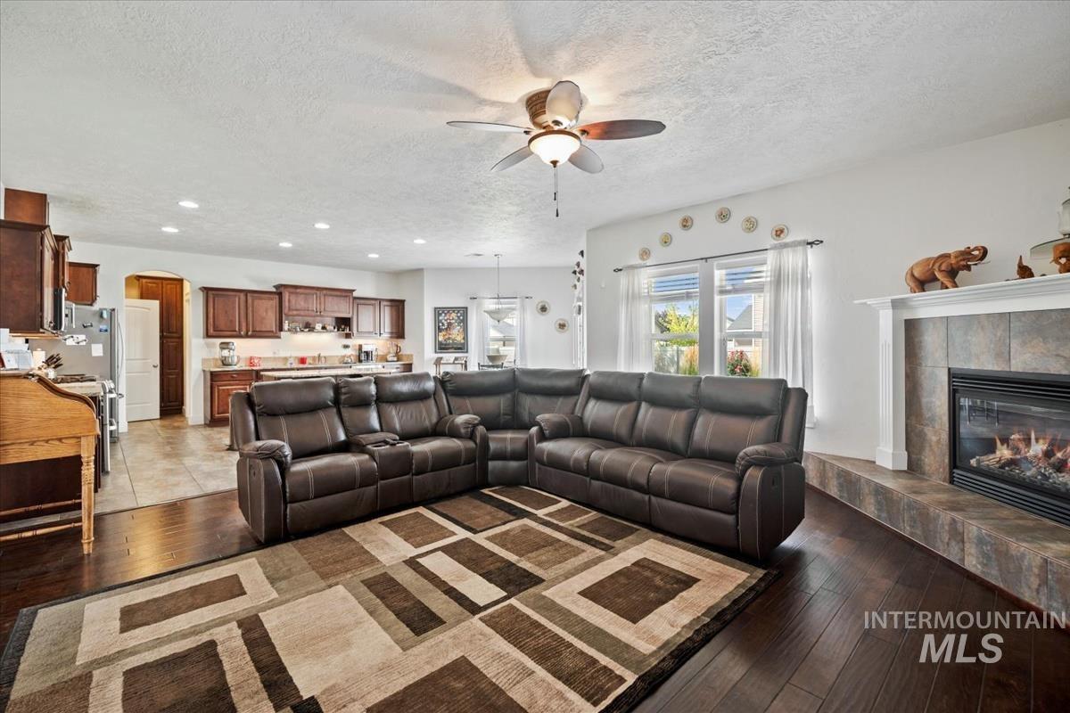 1406 W Crystal Falls Ave, Nampa, Idaho 83651, 4 Bedrooms, 3 Bathrooms, Residential For Sale, Price $694,999,MLS 98957866