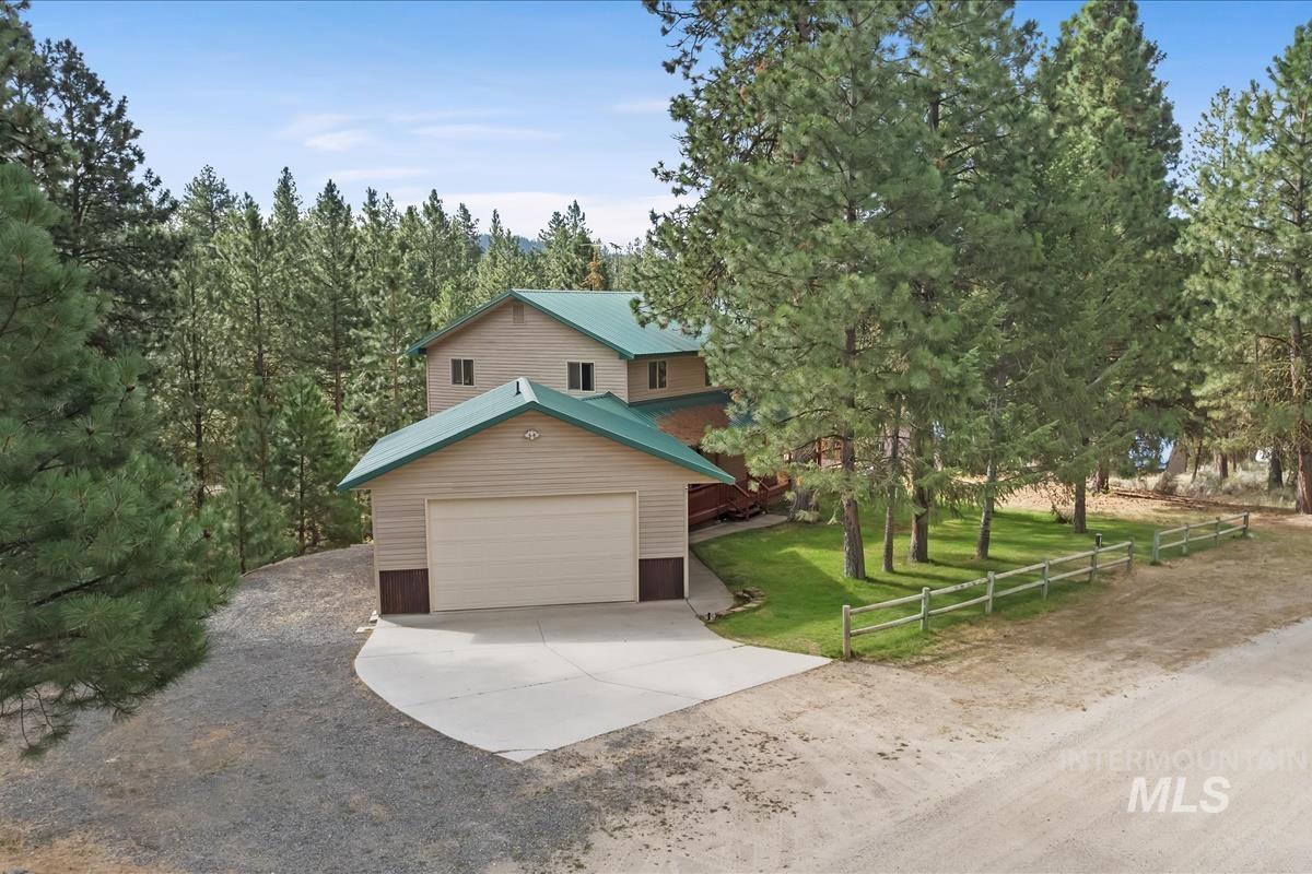 1496 Pine Ridge Dr, Cascade, Idaho 83611, 4 Bedrooms, 4 Bathrooms, Residential For Sale, Price $825,000,MLS 98957879