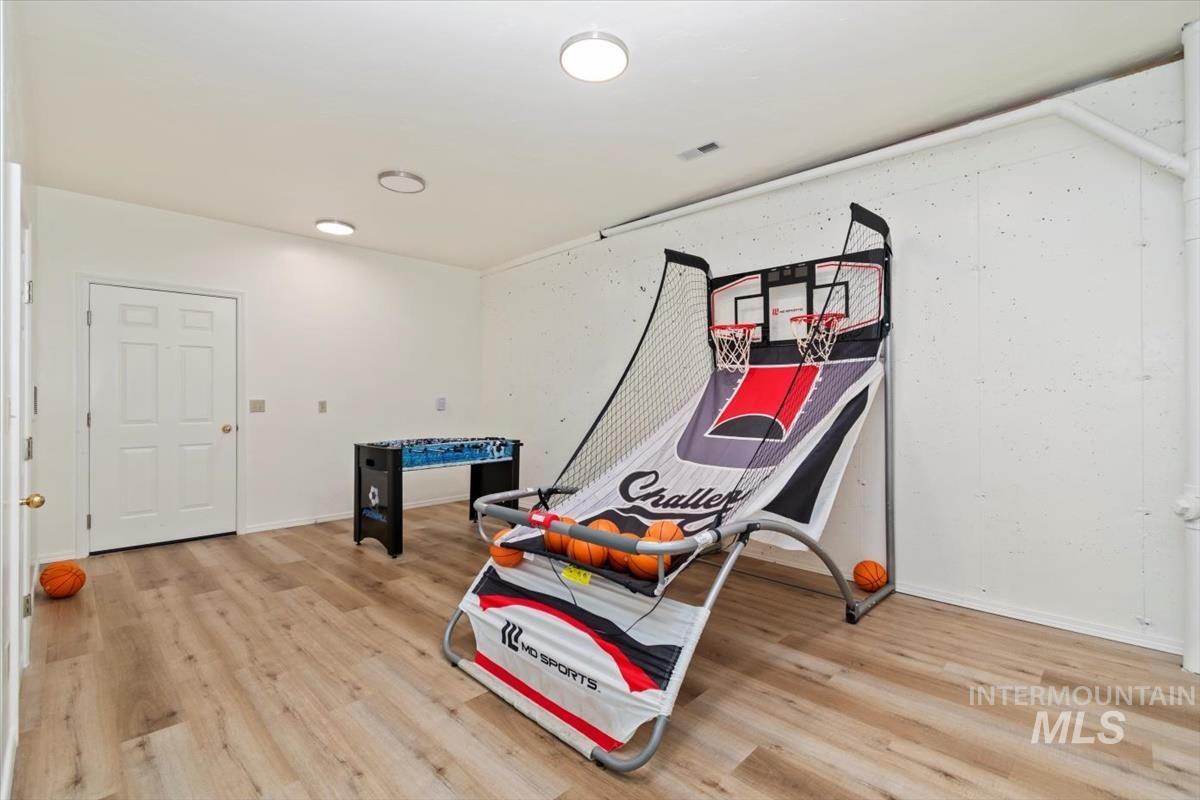 1496 Pine Ridge Dr, Cascade, Idaho 83611, 4 Bedrooms, 4 Bathrooms, Residential For Sale, Price $825,000,MLS 98957879