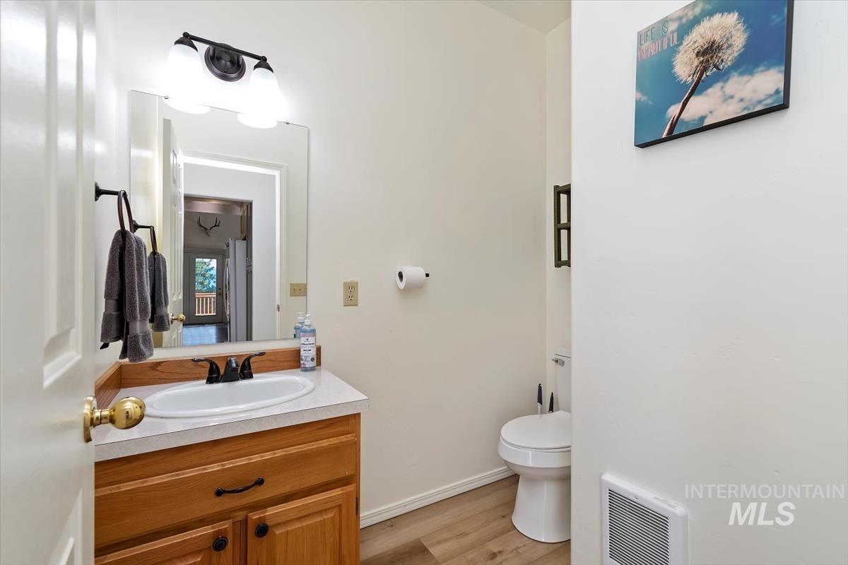 1496 Pine Ridge Dr, Cascade, Idaho 83611, 4 Bedrooms, 4 Bathrooms, Residential For Sale, Price $825,000,MLS 98957879