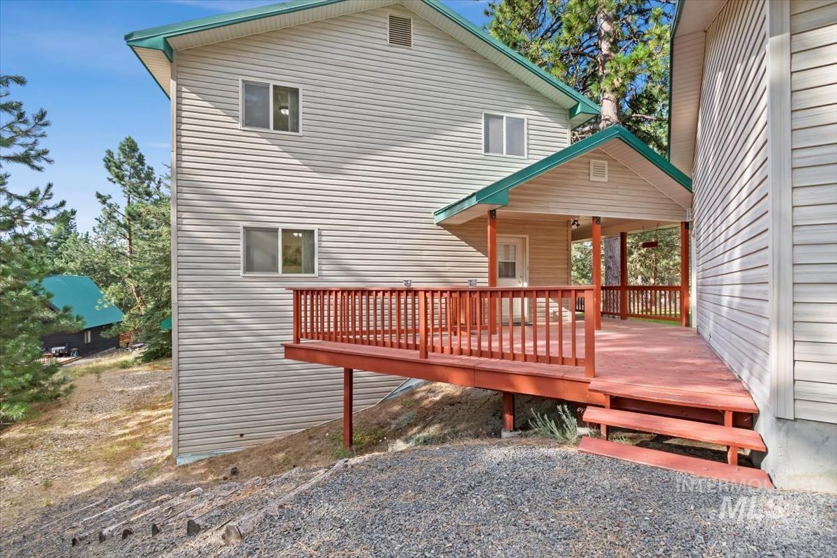 1496 Pine Ridge Dr, Cascade, Idaho 83611, 4 Bedrooms, 4 Bathrooms, Residential For Sale, Price $825,000,MLS 98957879