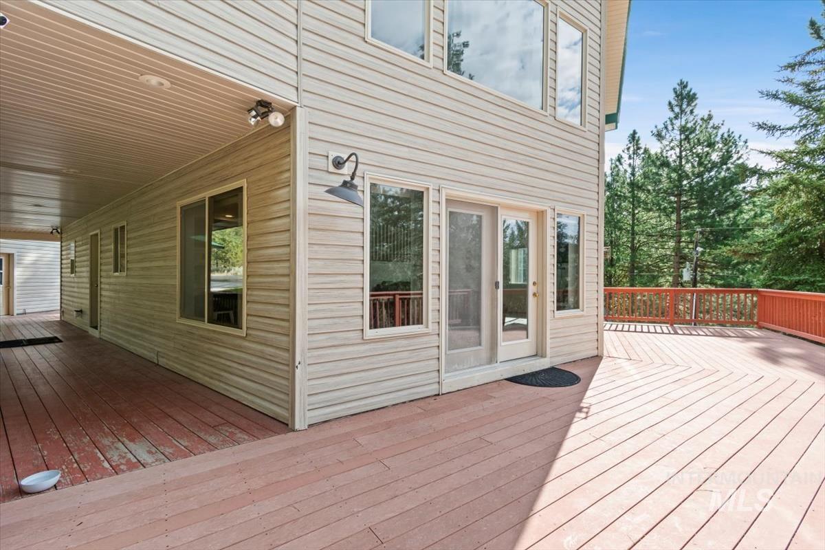 1496 Pine Ridge Dr, Cascade, Idaho 83611, 4 Bedrooms, 4 Bathrooms, Residential For Sale, Price $825,000,MLS 98957879