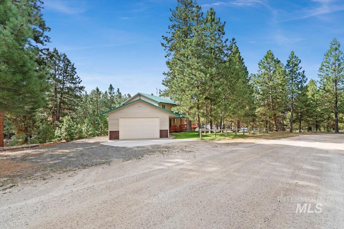 1496 Pine Ridge Dr, Cascade, Idaho 83611, 4 Bedrooms, 4 Bathrooms, Residential For Sale, Price $825,000,MLS 98957879