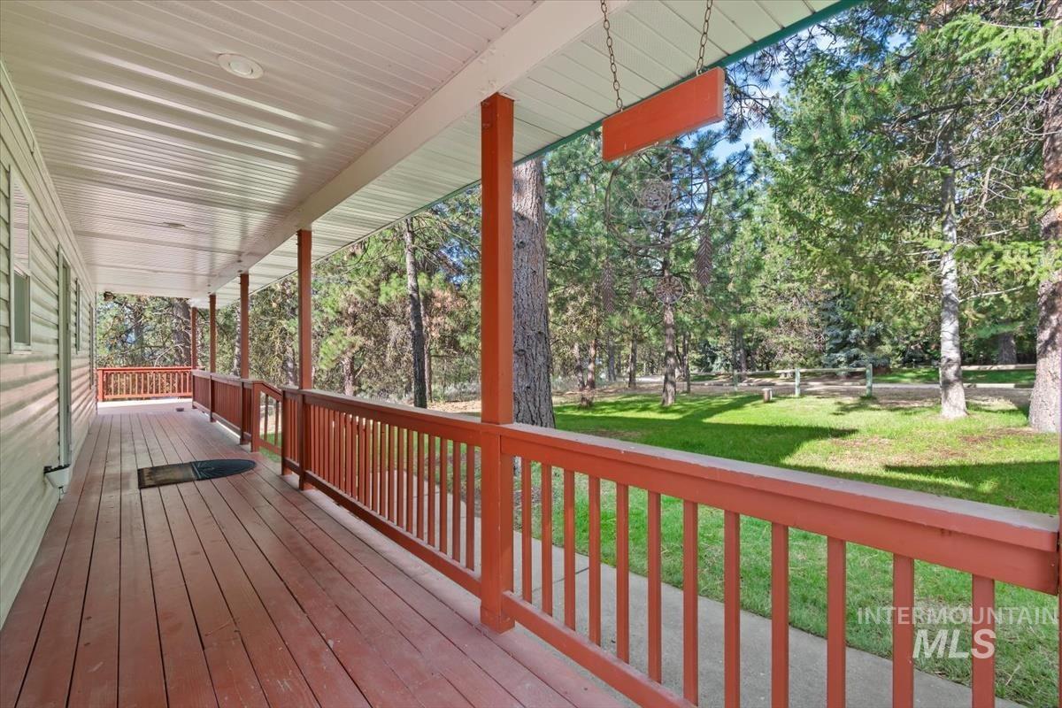 1496 Pine Ridge Dr, Cascade, Idaho 83611, 4 Bedrooms, 4 Bathrooms, Residential For Sale, Price $825,000,MLS 98957879