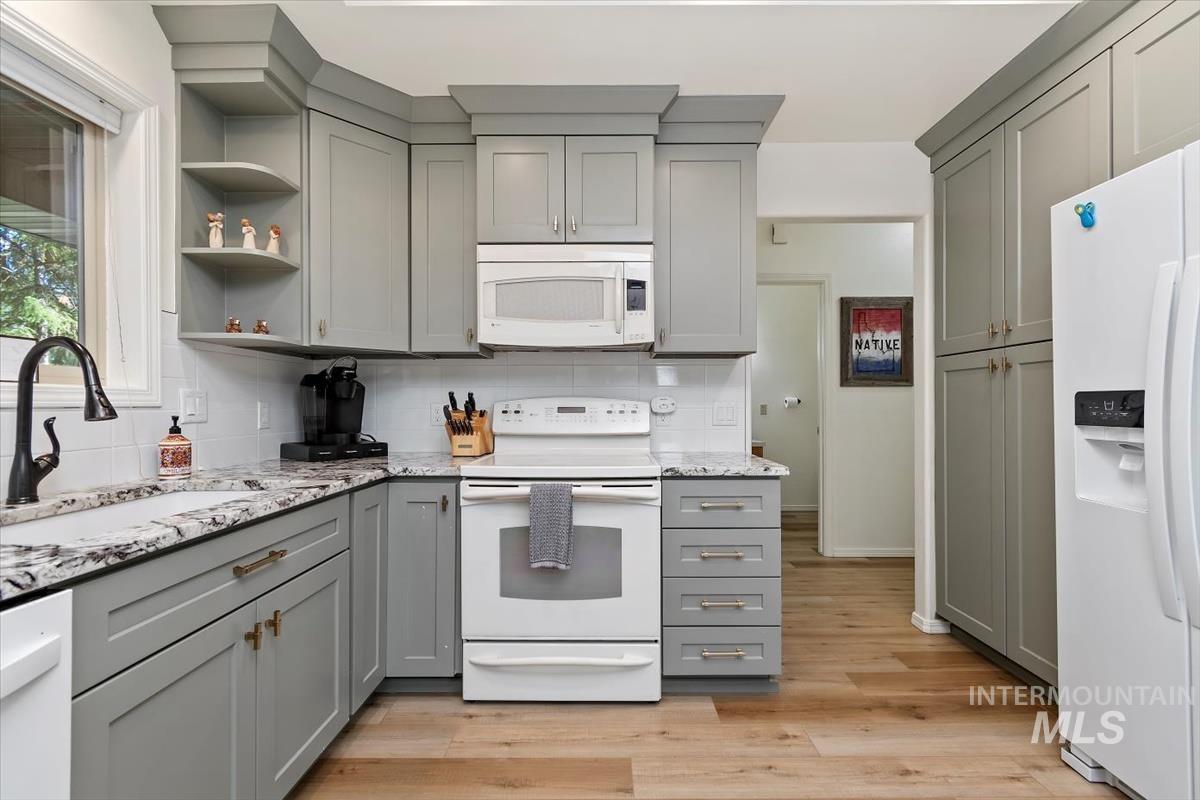 1496 Pine Ridge Dr, Cascade, Idaho 83611, 4 Bedrooms, 4 Bathrooms, Residential For Sale, Price $825,000,MLS 98957879