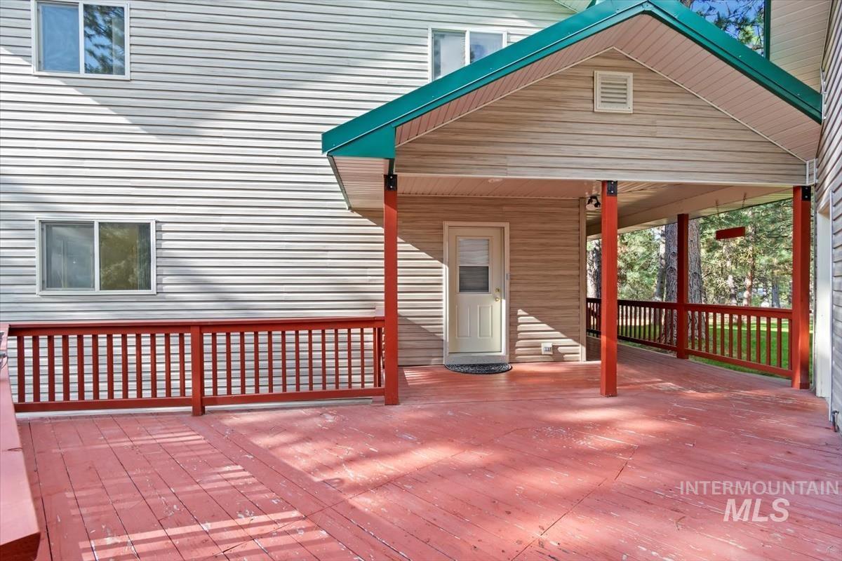 1496 Pine Ridge Dr, Cascade, Idaho 83611, 4 Bedrooms, 4 Bathrooms, Residential For Sale, Price $825,000,MLS 98957879