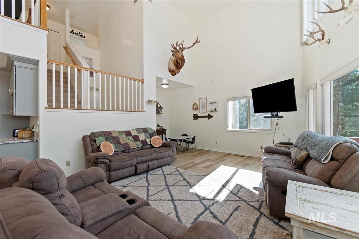 1496 Pine Ridge Dr, Cascade, Idaho 83611, 4 Bedrooms, 4 Bathrooms, Residential For Sale, Price $825,000,MLS 98957879