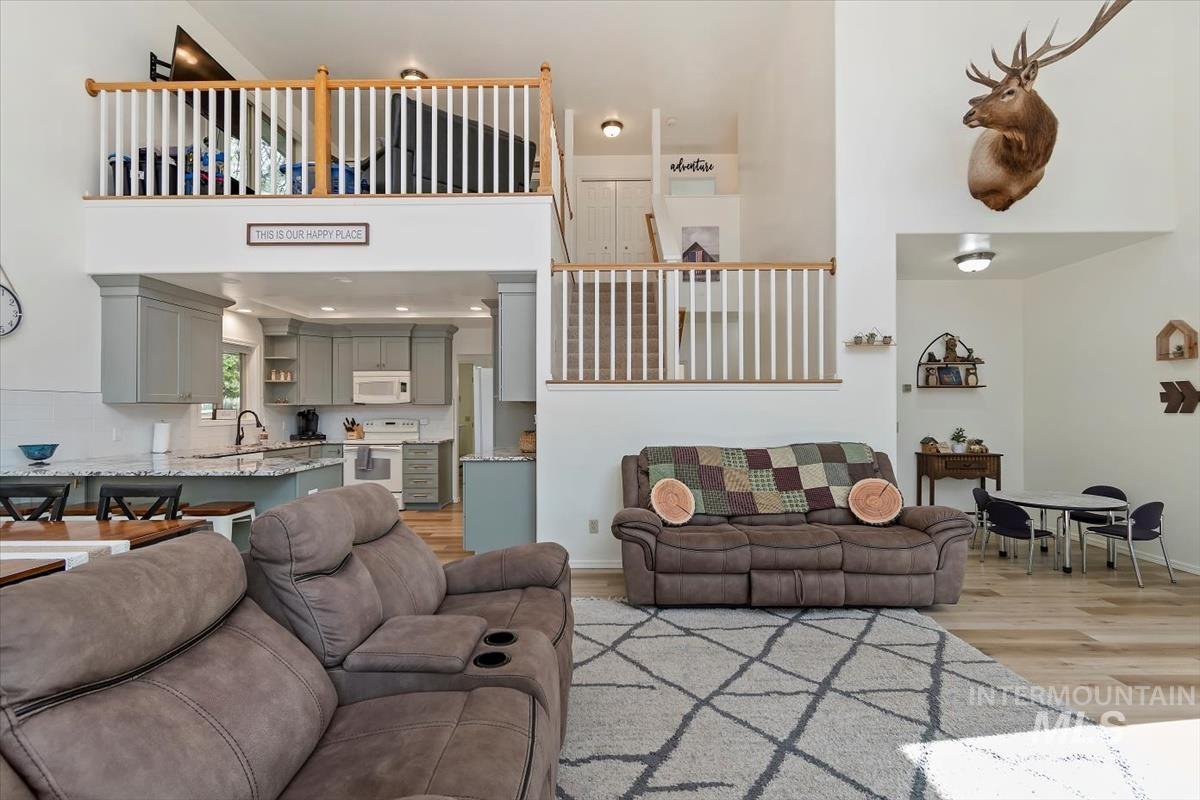 1496 Pine Ridge Dr, Cascade, Idaho 83611, 4 Bedrooms, 4 Bathrooms, Residential For Sale, Price $825,000,MLS 98957879