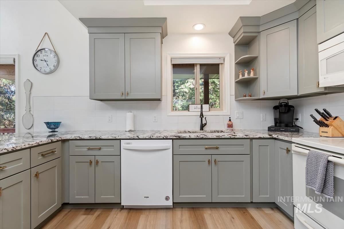 1496 Pine Ridge Dr, Cascade, Idaho 83611, 4 Bedrooms, 4 Bathrooms, Residential For Sale, Price $825,000,MLS 98957879