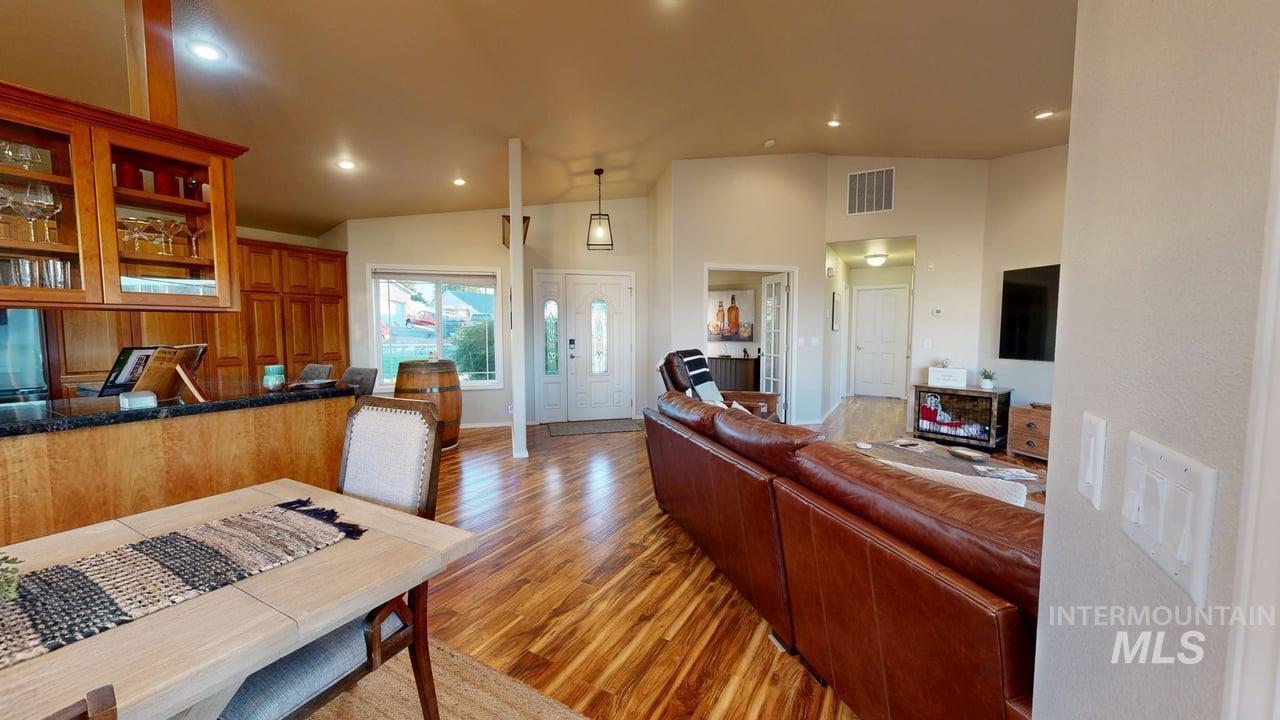 1724 Ridgeview Dr., Clarkston, Washington 99403, 4 Bedrooms, 4 Bathrooms, Residential For Sale, Price $615,000,MLS 98957900