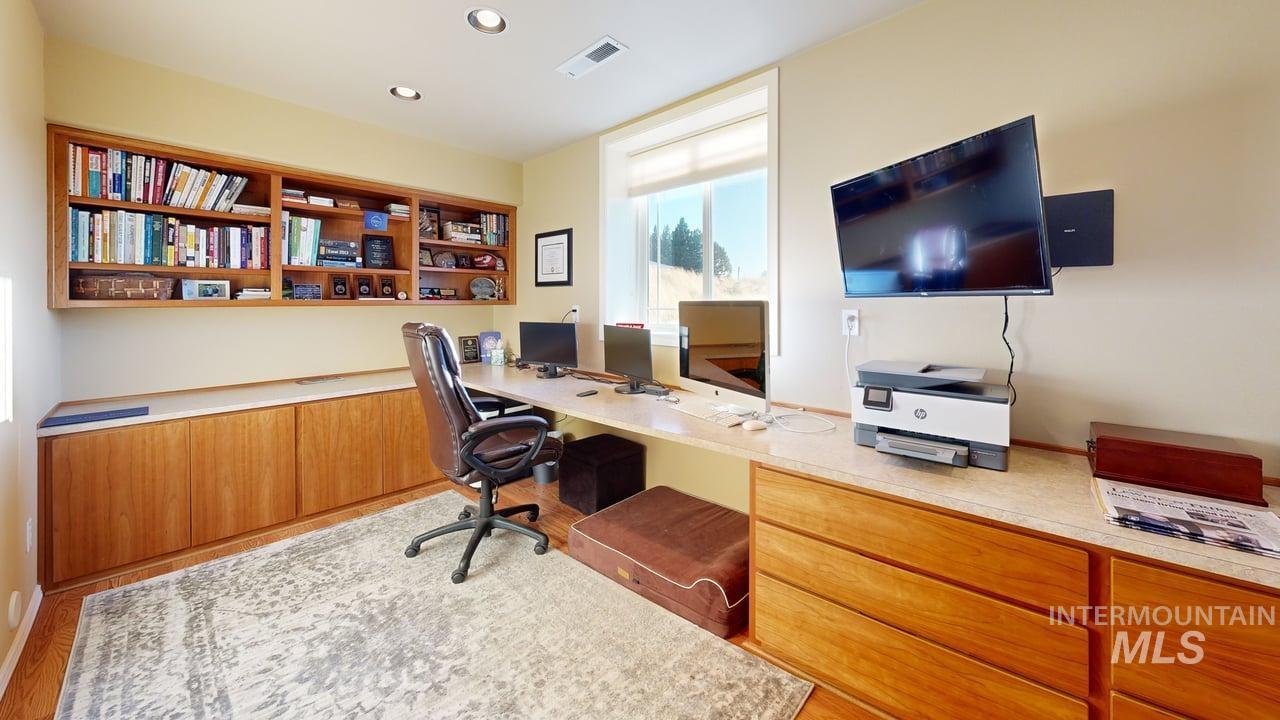 1724 Ridgeview Dr., Clarkston, Washington 99403, 4 Bedrooms, 4 Bathrooms, Residential For Sale, Price $615,000,MLS 98957900