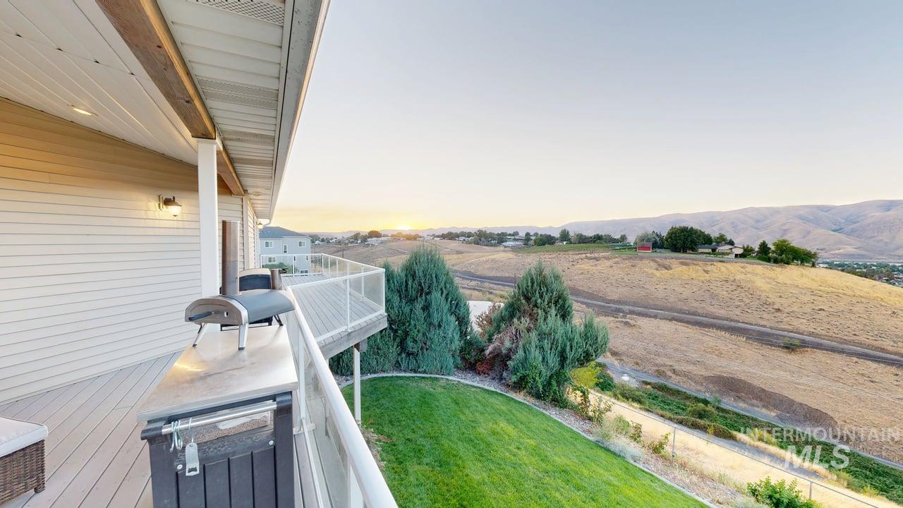 1724 Ridgeview Dr., Clarkston, Washington 99403, 4 Bedrooms, 4 Bathrooms, Residential For Sale, Price $615,000,MLS 98957900