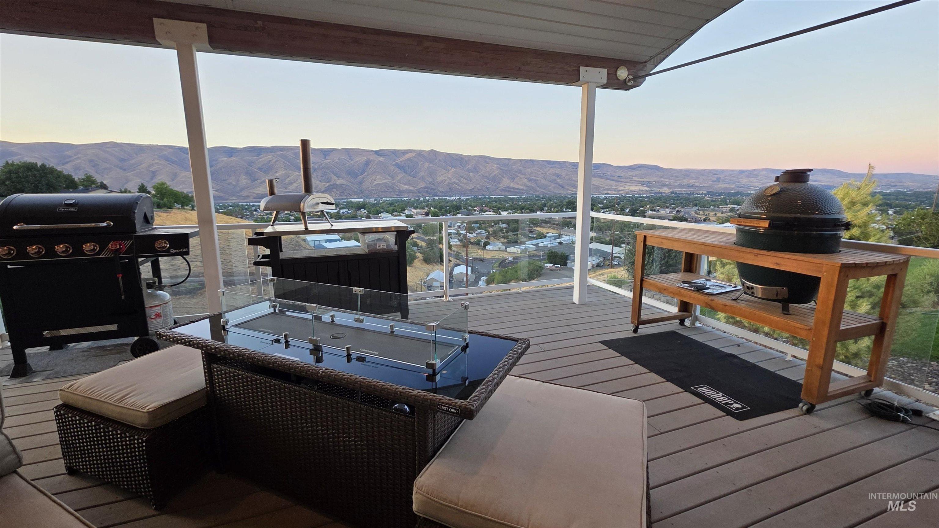 1724 Ridgeview Dr., Clarkston, Washington 99403, 4 Bedrooms, 4 Bathrooms, Residential For Sale, Price $615,000,MLS 98957900