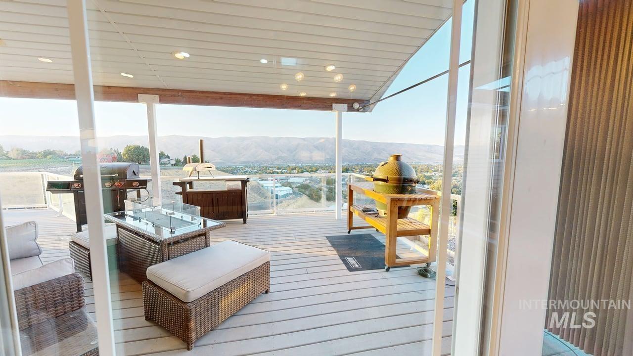 1724 Ridgeview Dr., Clarkston, Washington 99403, 4 Bedrooms, 4 Bathrooms, Residential For Sale, Price $615,000,MLS 98957900