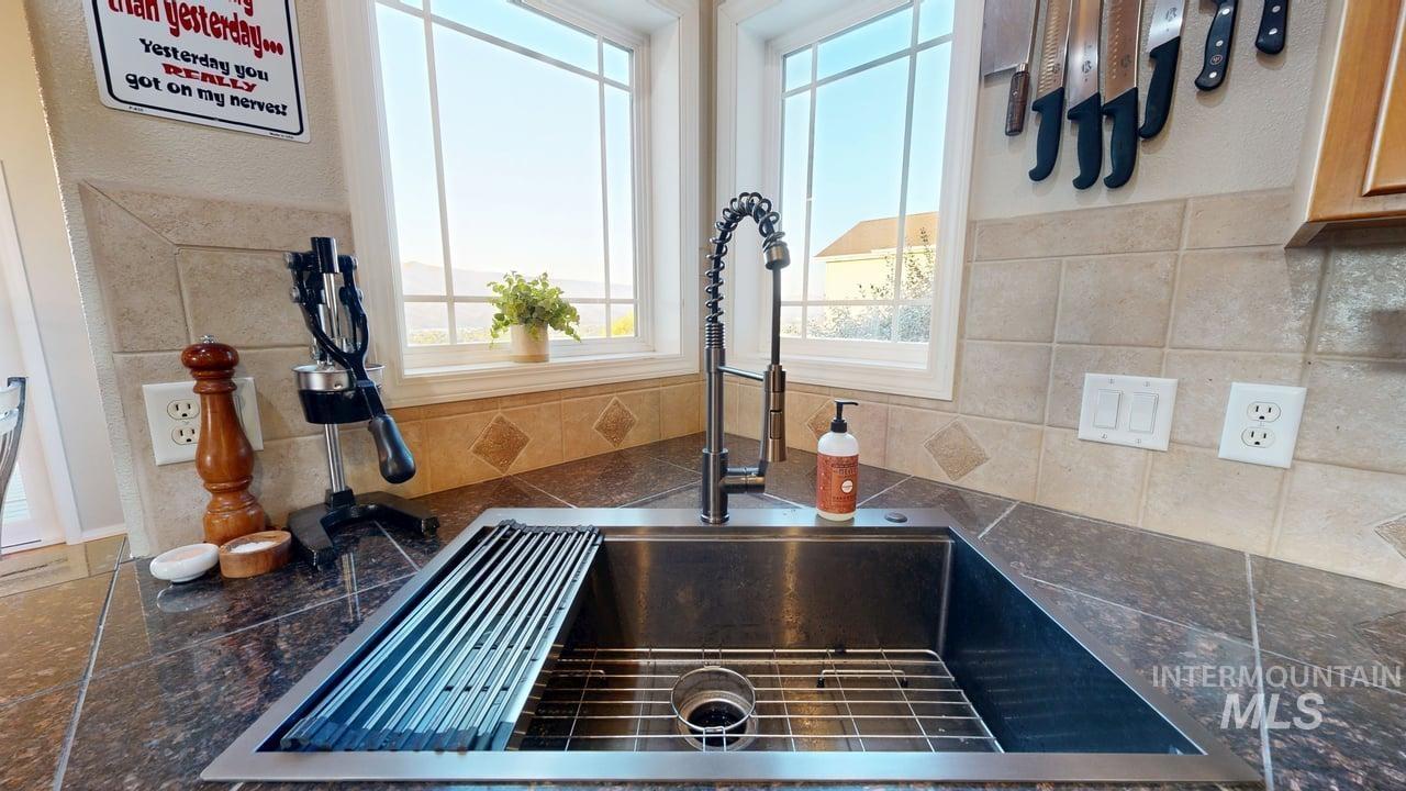 1724 Ridgeview Dr., Clarkston, Washington 99403, 4 Bedrooms, 4 Bathrooms, Residential For Sale, Price $615,000,MLS 98957900