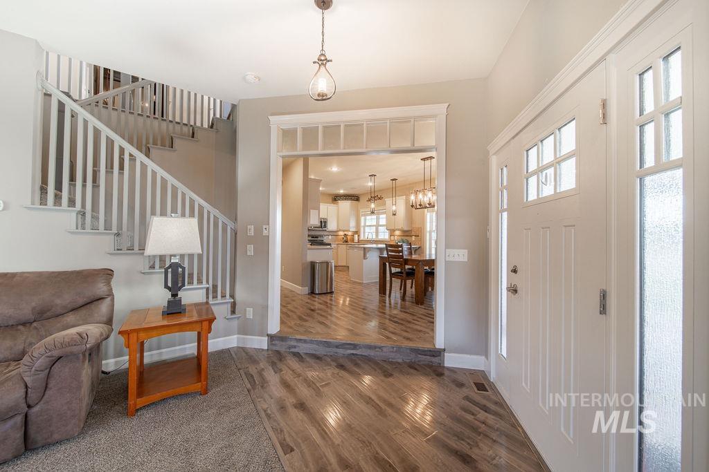 19809 Tammany Creek Rd, Lewiston, Idaho 83501, 4 Bedrooms, 3.5 Bathrooms, Residential For Sale, Price $925,000,MLS 98957924