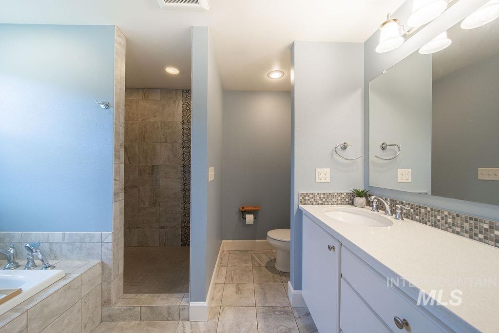 19809 Tammany Creek Rd, Lewiston, Idaho 83501, 4 Bedrooms, 3.5 Bathrooms, Residential For Sale, Price $925,000,MLS 98957924