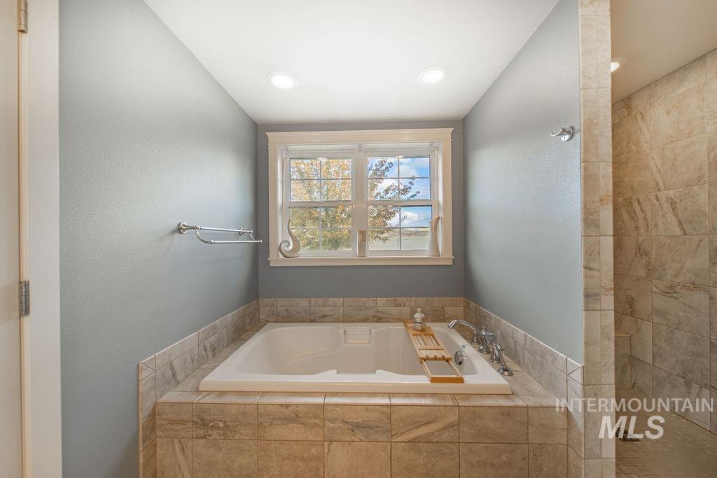 19809 Tammany Creek Rd, Lewiston, Idaho 83501, 4 Bedrooms, 3.5 Bathrooms, Residential For Sale, Price $925,000,MLS 98957924