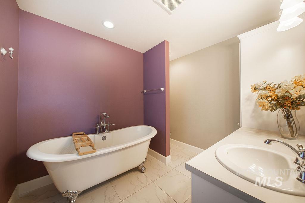 19809 Tammany Creek Rd, Lewiston, Idaho 83501, 4 Bedrooms, 3.5 Bathrooms, Residential For Sale, Price $925,000,MLS 98957924