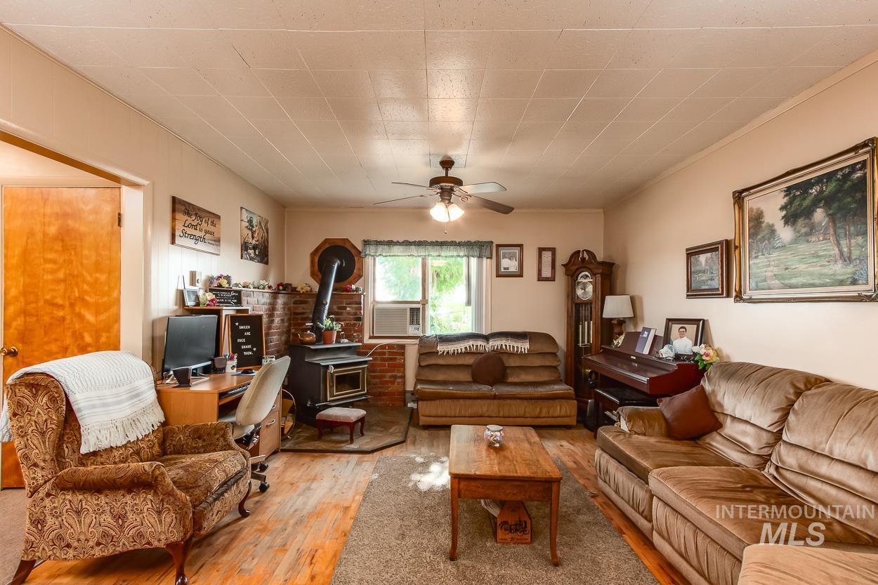 8600 Hillview RD, Emmett, Idaho 83617, 3 Bedrooms, 2 Bathrooms, Farm & Ranch For Sale, Price $1,750,000, 98957937