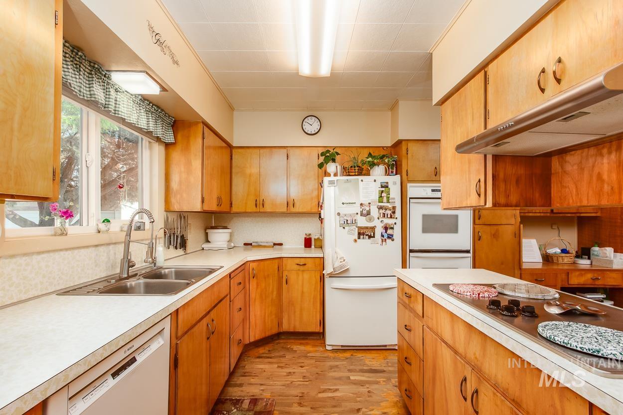 8600 Hillview RD, Emmett, Idaho 83617, 3 Bedrooms, 2 Bathrooms, Farm & Ranch For Sale, Price $1,750,000, 98957937