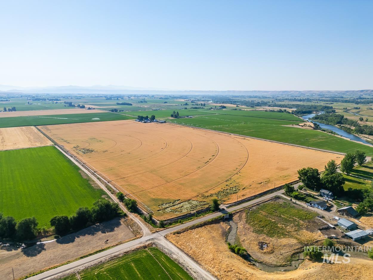 8600 Hillview RD, Emmett, Idaho 83617, 3 Bedrooms, 2 Bathrooms, Farm & Ranch For Sale, Price $1,750,000, 98957937