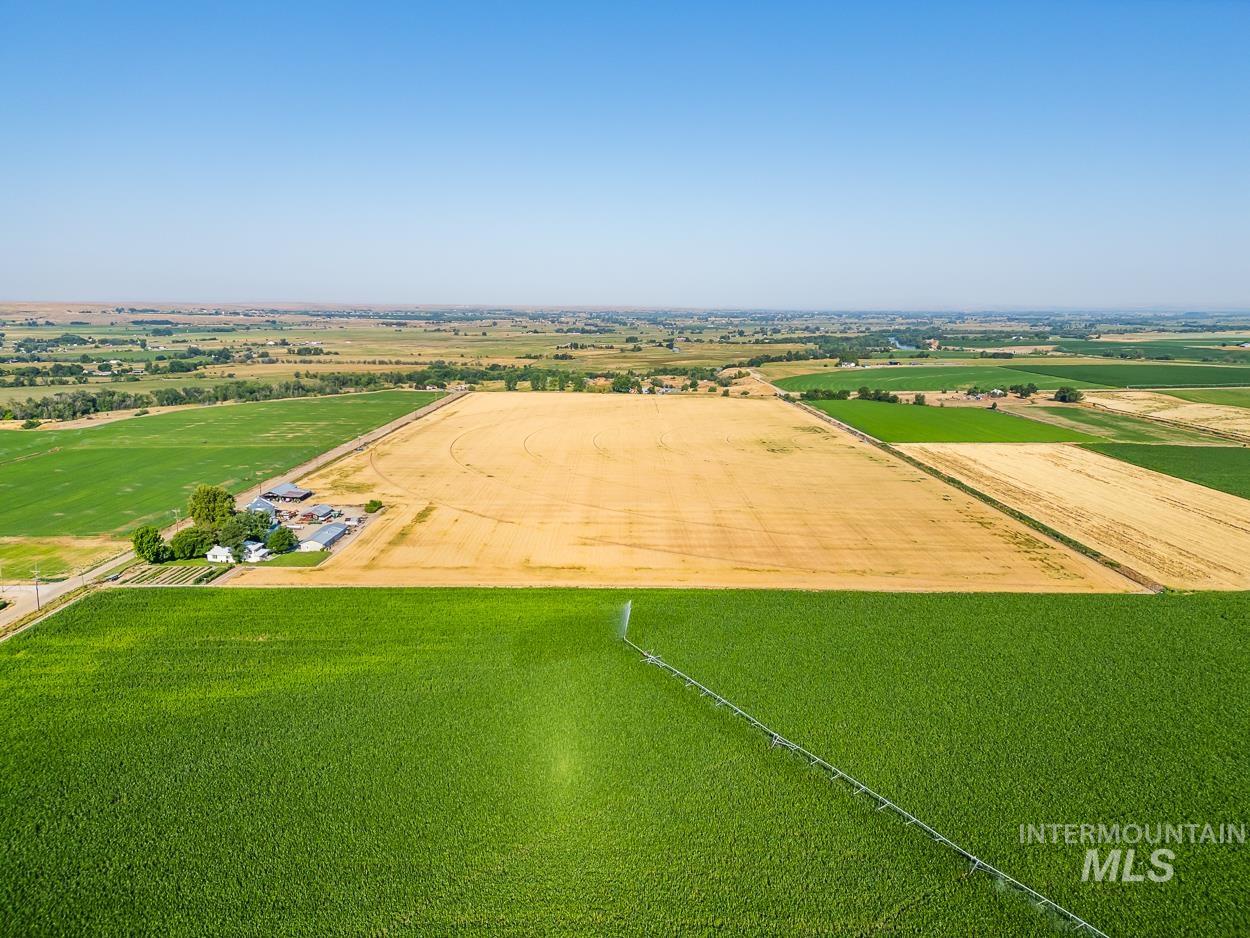 8600 Hillview RD, Emmett, Idaho 83617, 3 Bedrooms, 2 Bathrooms, Farm & Ranch For Sale, Price $1,750,000, 98957937